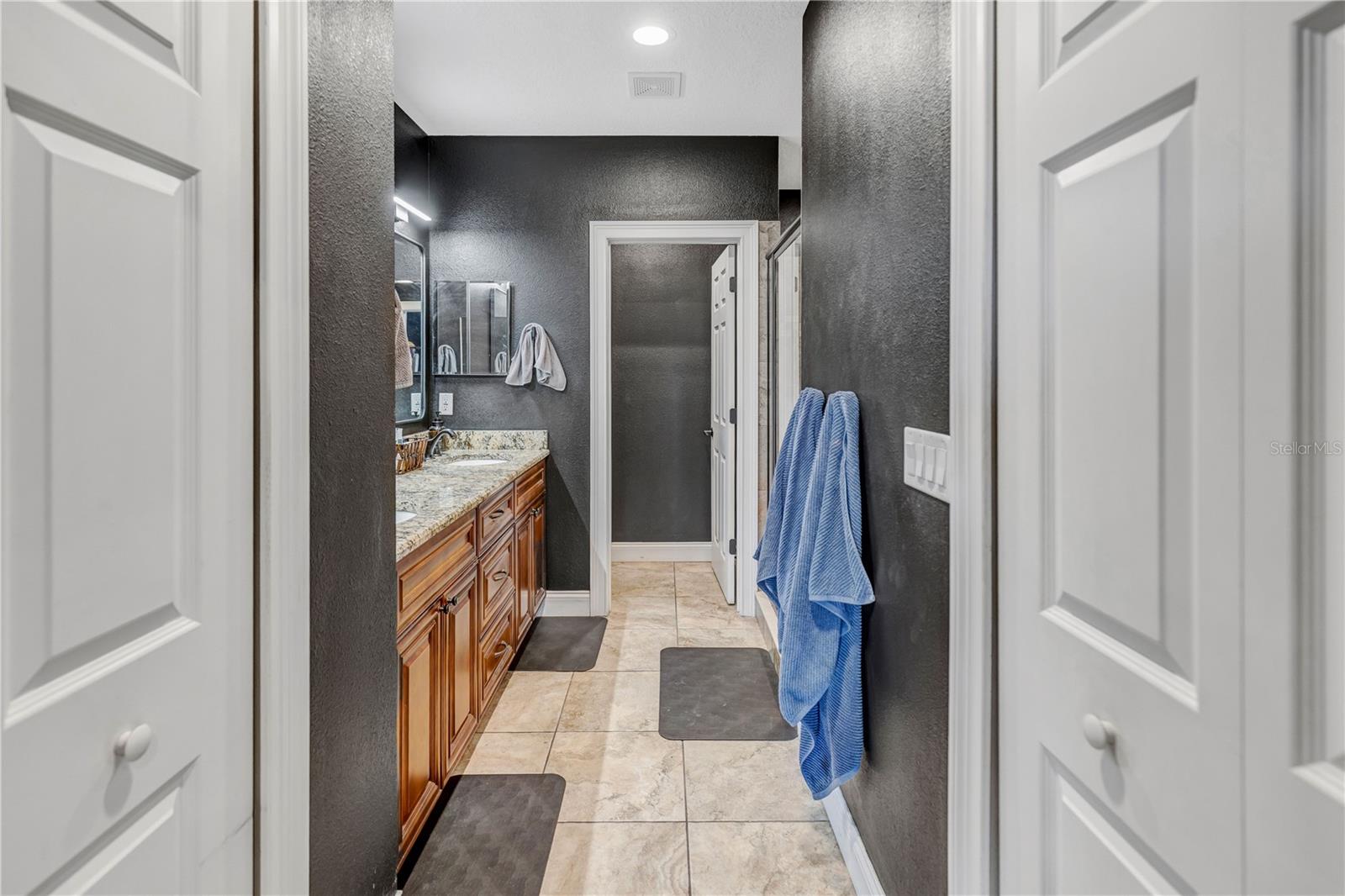RATTLESNAKE POINTE - Residential