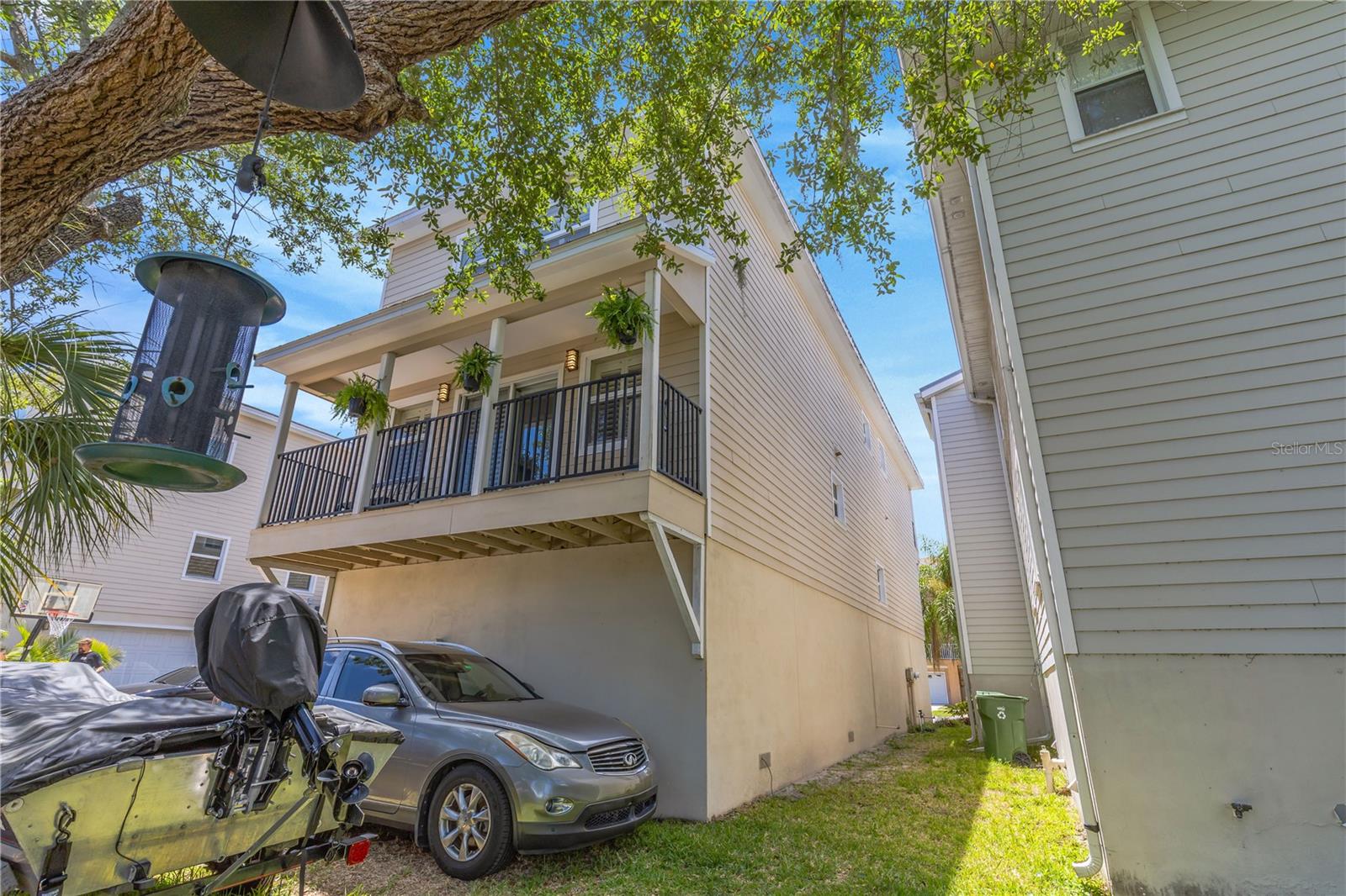 RATTLESNAKE POINTE - Residential