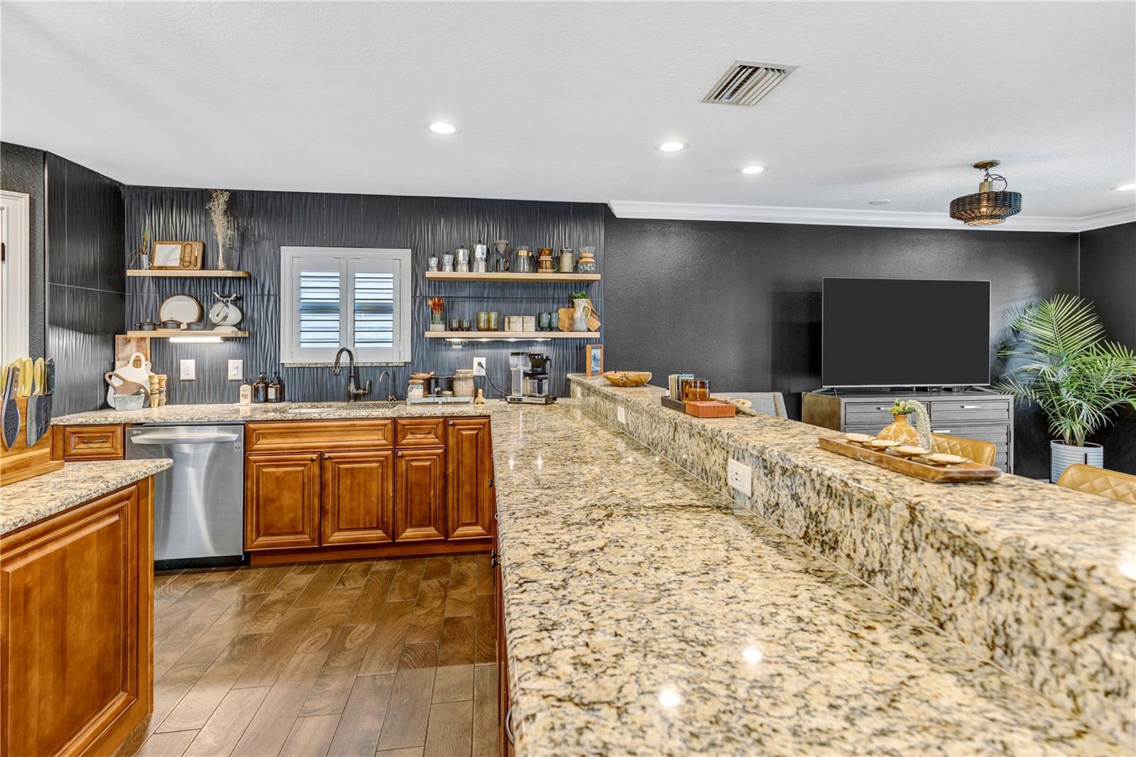 RATTLESNAKE POINTE - Residential