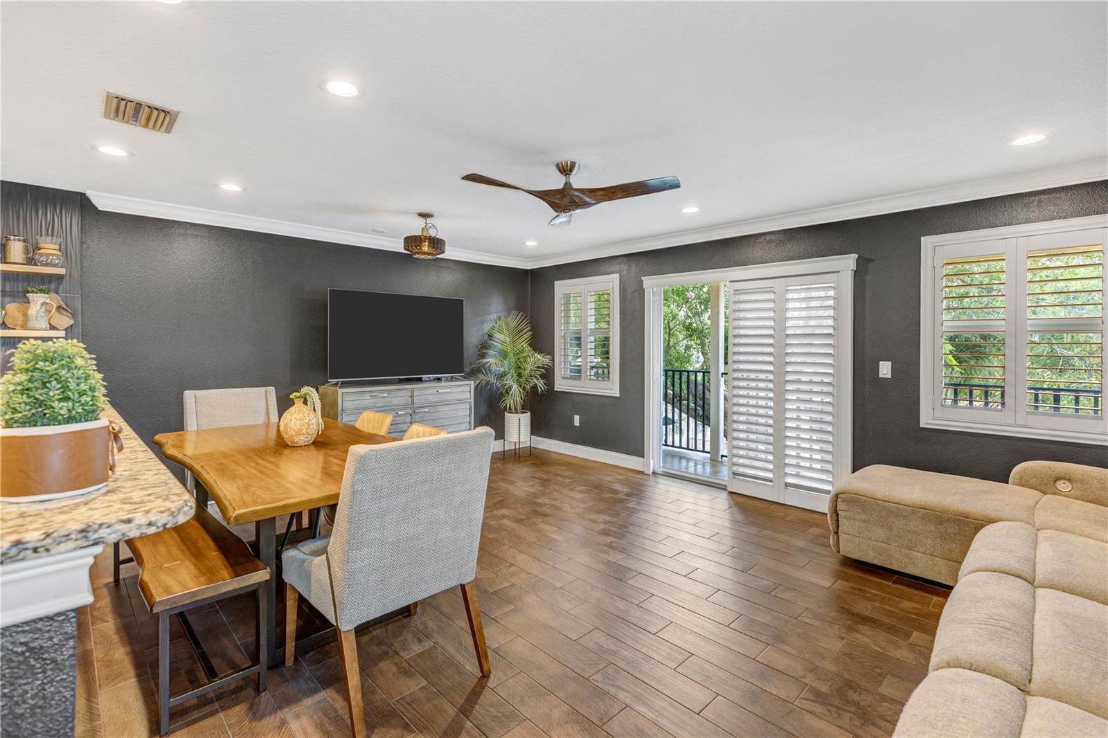 RATTLESNAKE POINTE - Residential