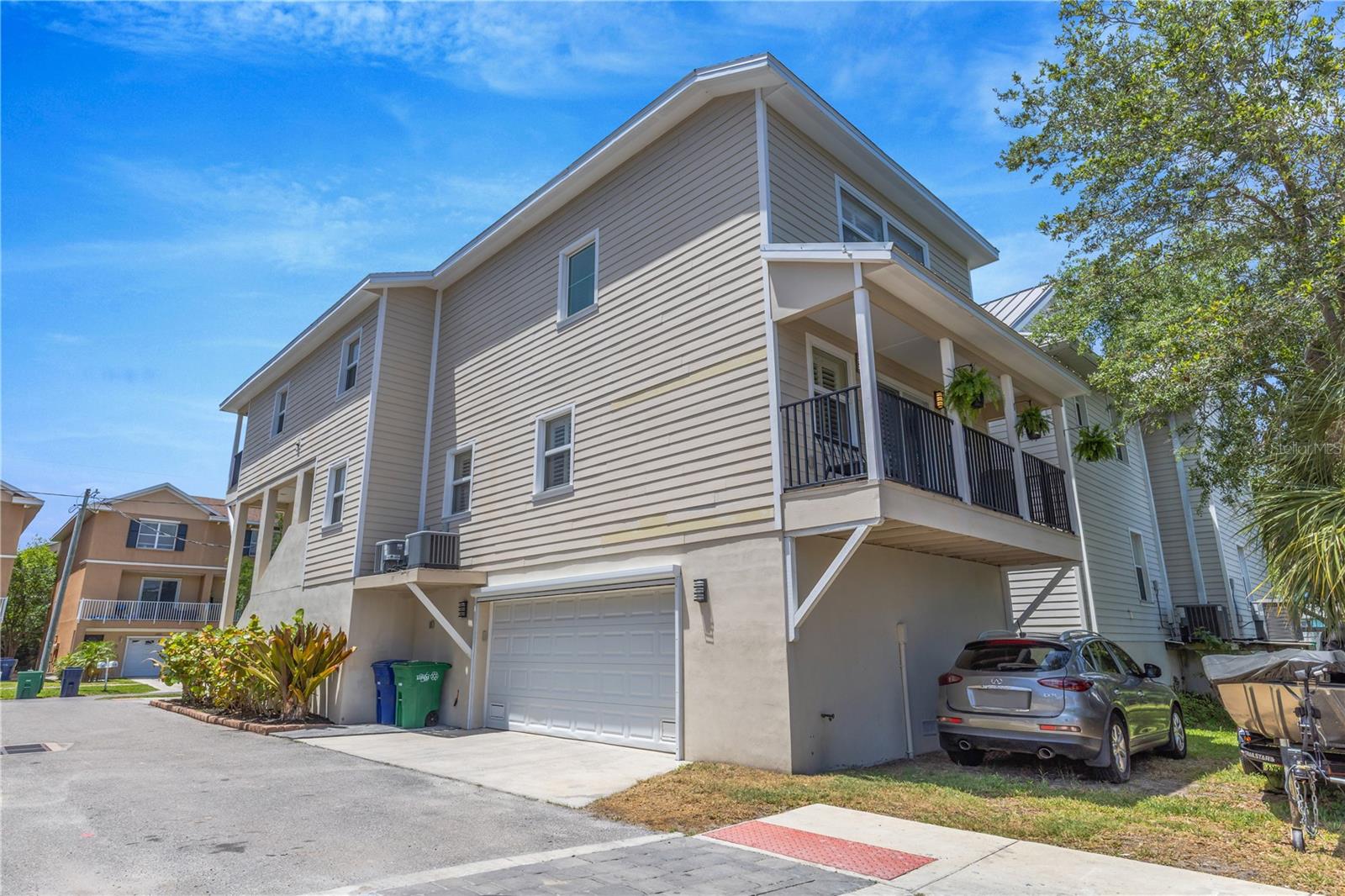 RATTLESNAKE POINTE - Residential