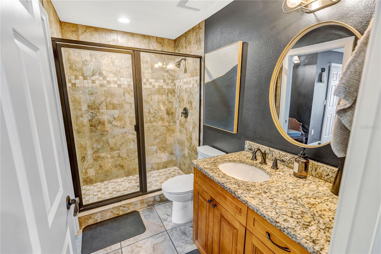 RATTLESNAKE POINTE - Residential