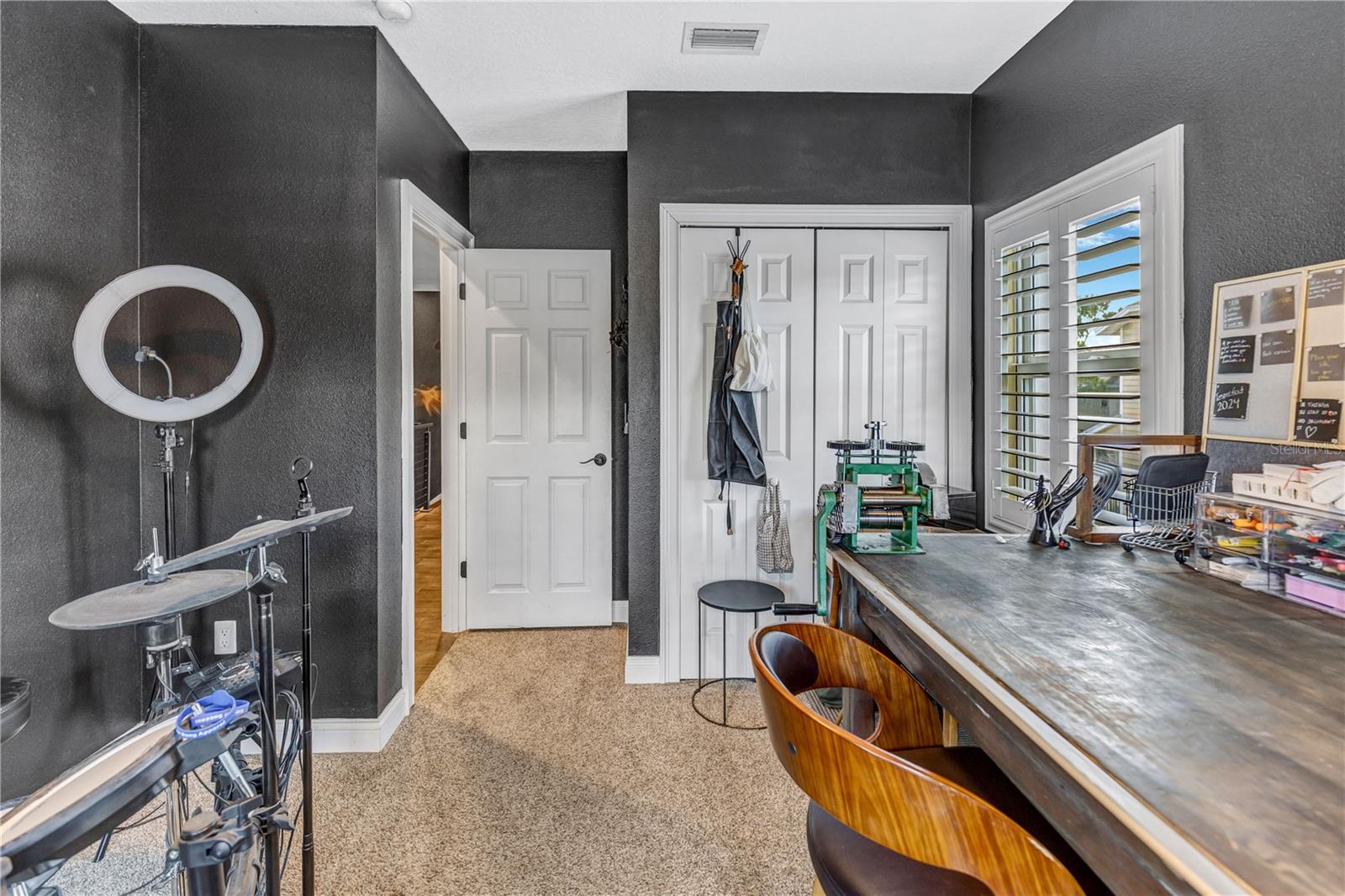 RATTLESNAKE POINTE - Residential