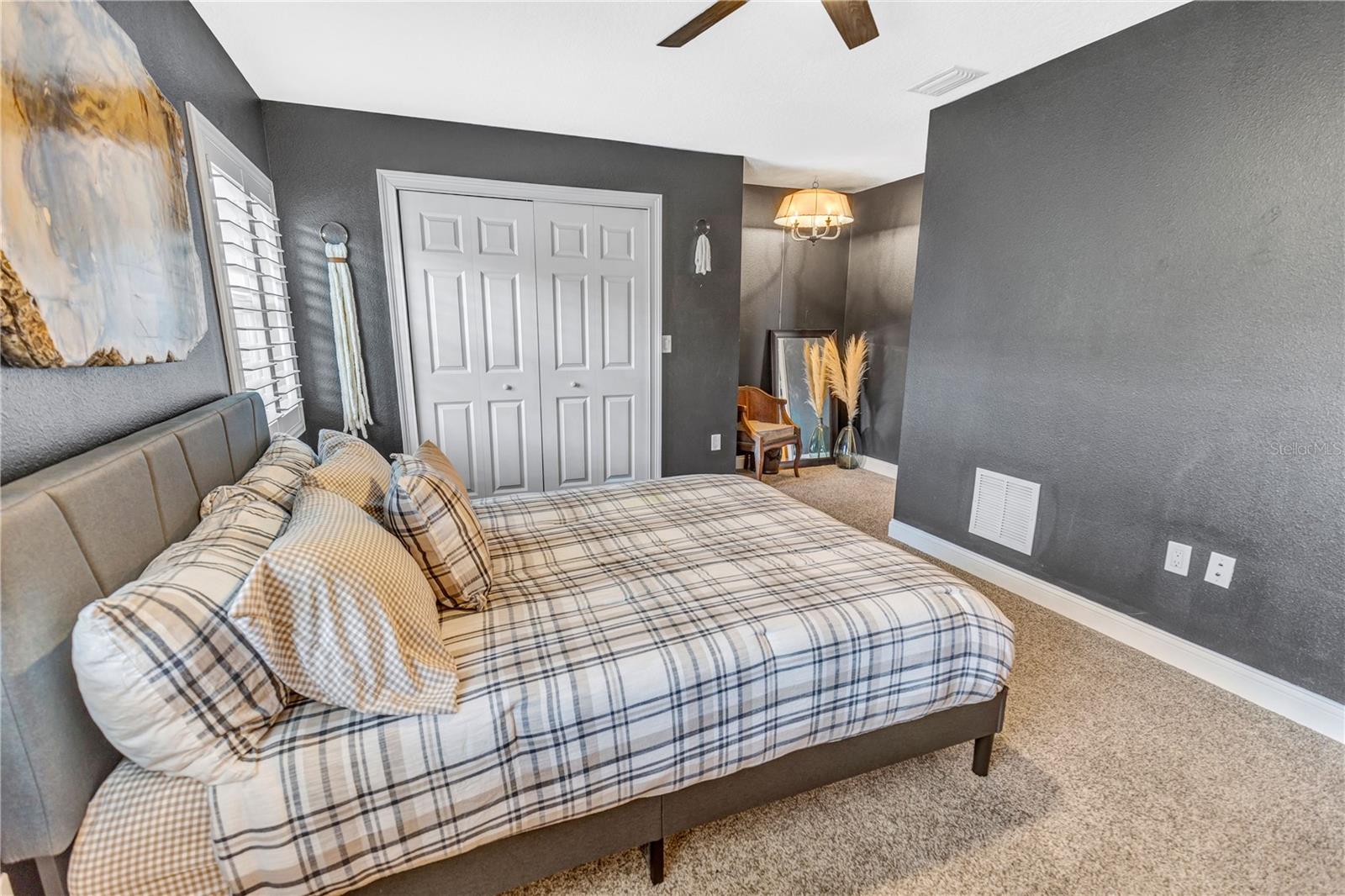 RATTLESNAKE POINTE - Residential