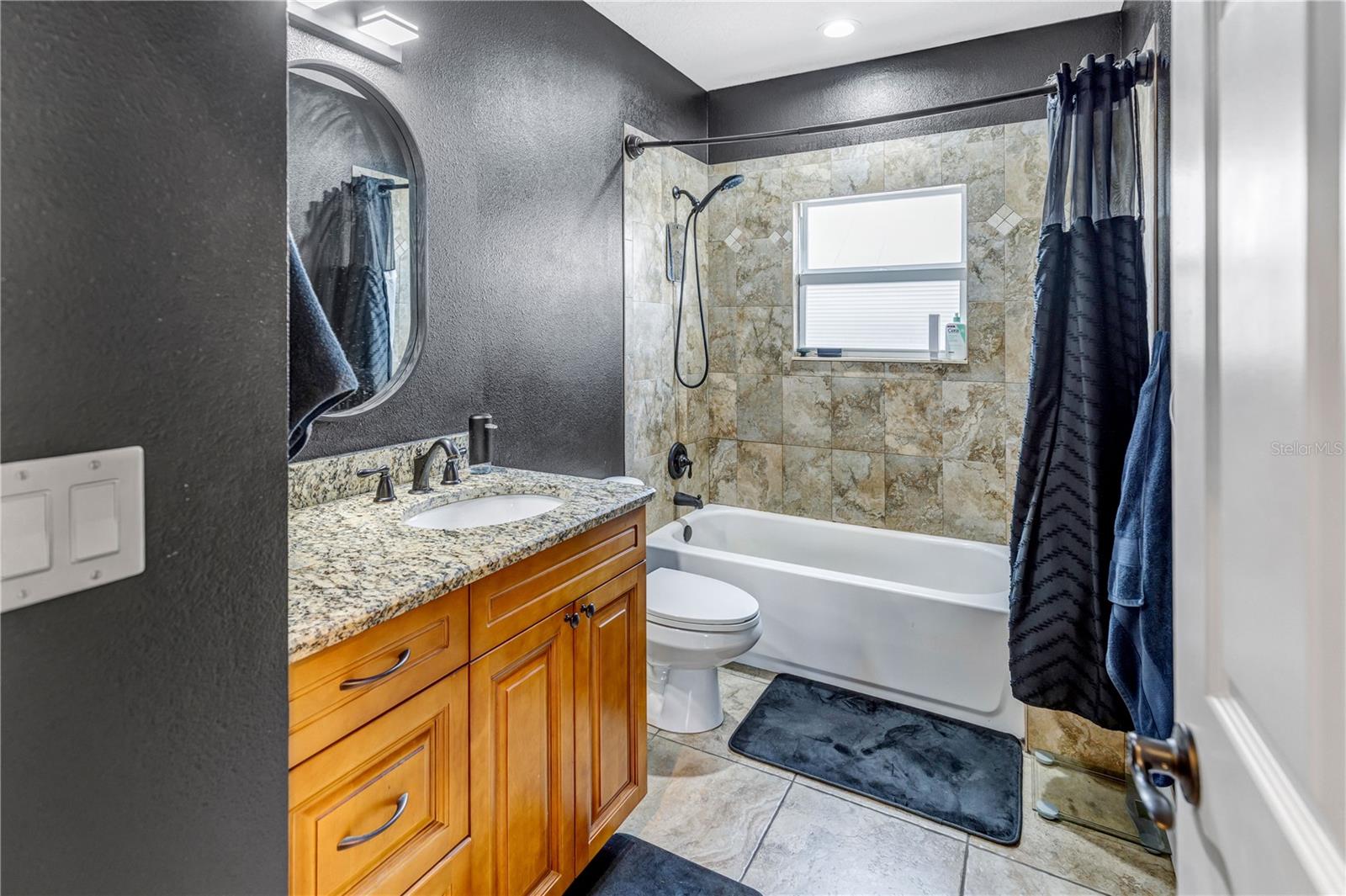 RATTLESNAKE POINTE - Residential