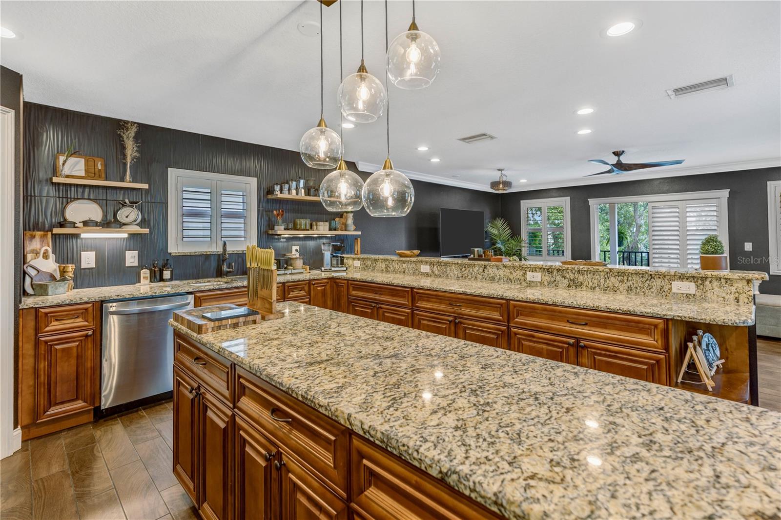 RATTLESNAKE POINTE - Residential