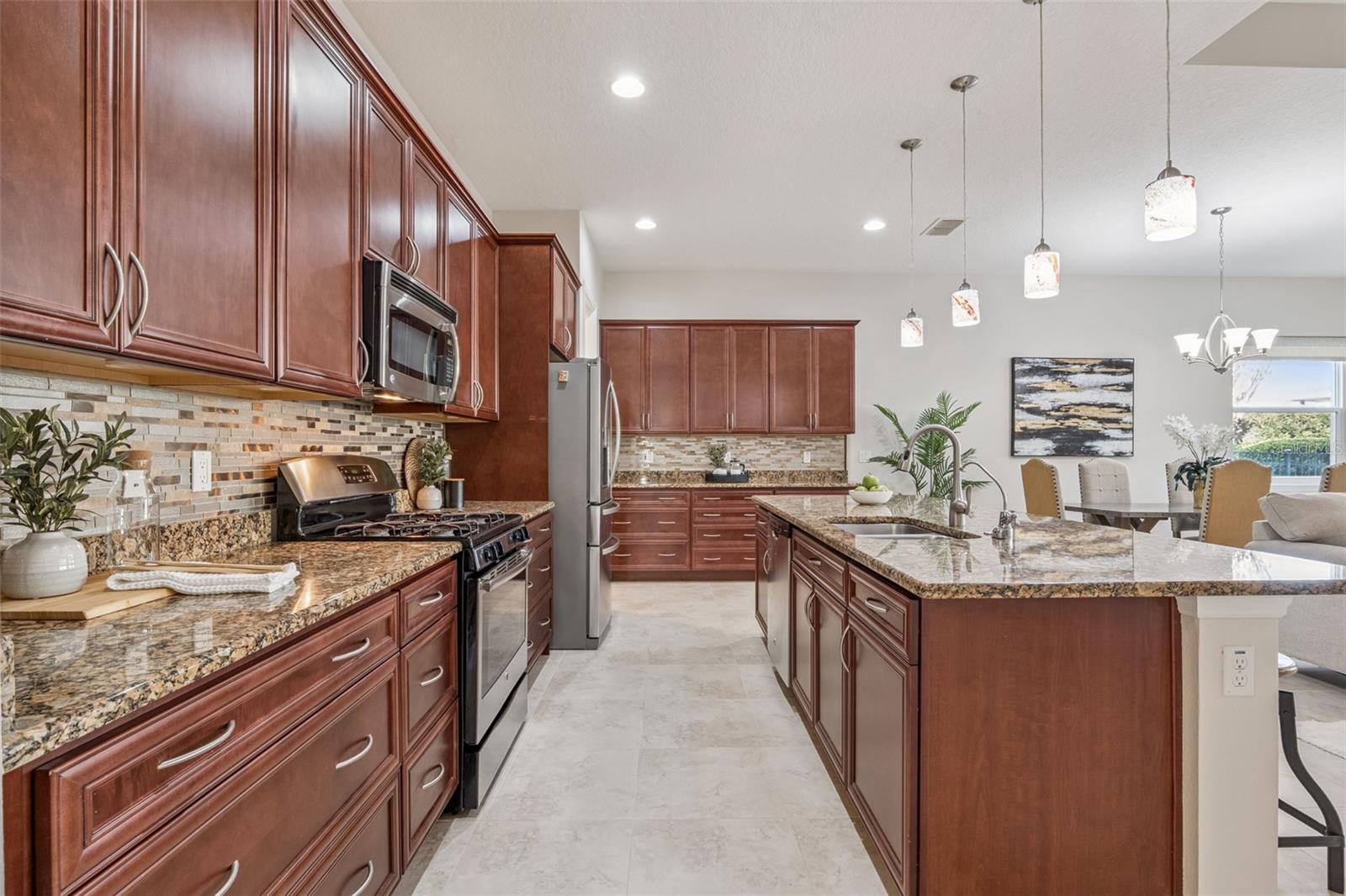 1653 VICTORIA GARDENS DRIVE