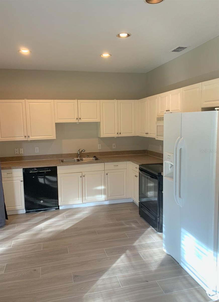 EMERALD POINTE TWNHMS AT TA - Residential Lease