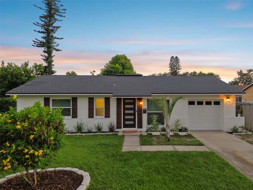 Photo of 4185 Whiting Drive SE, St Petersburg, FL 33705 (MLS # TB8536604)