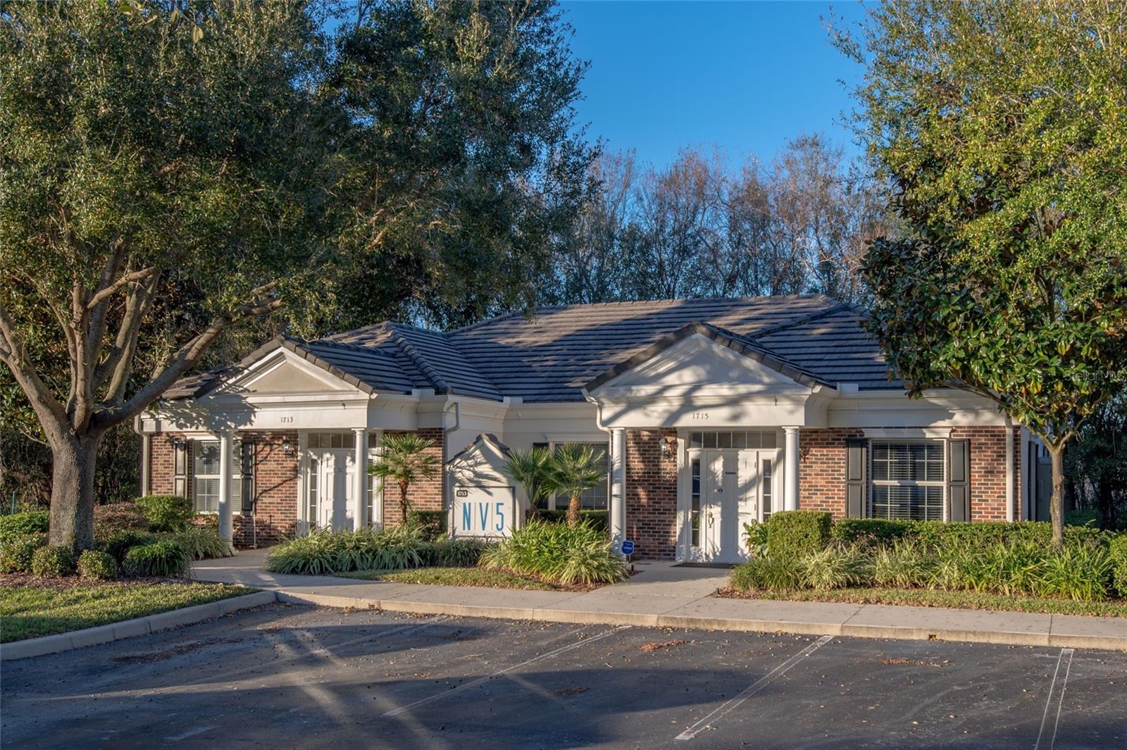 KINGS AVE EXECUTIVE PARK - Commercial Sale