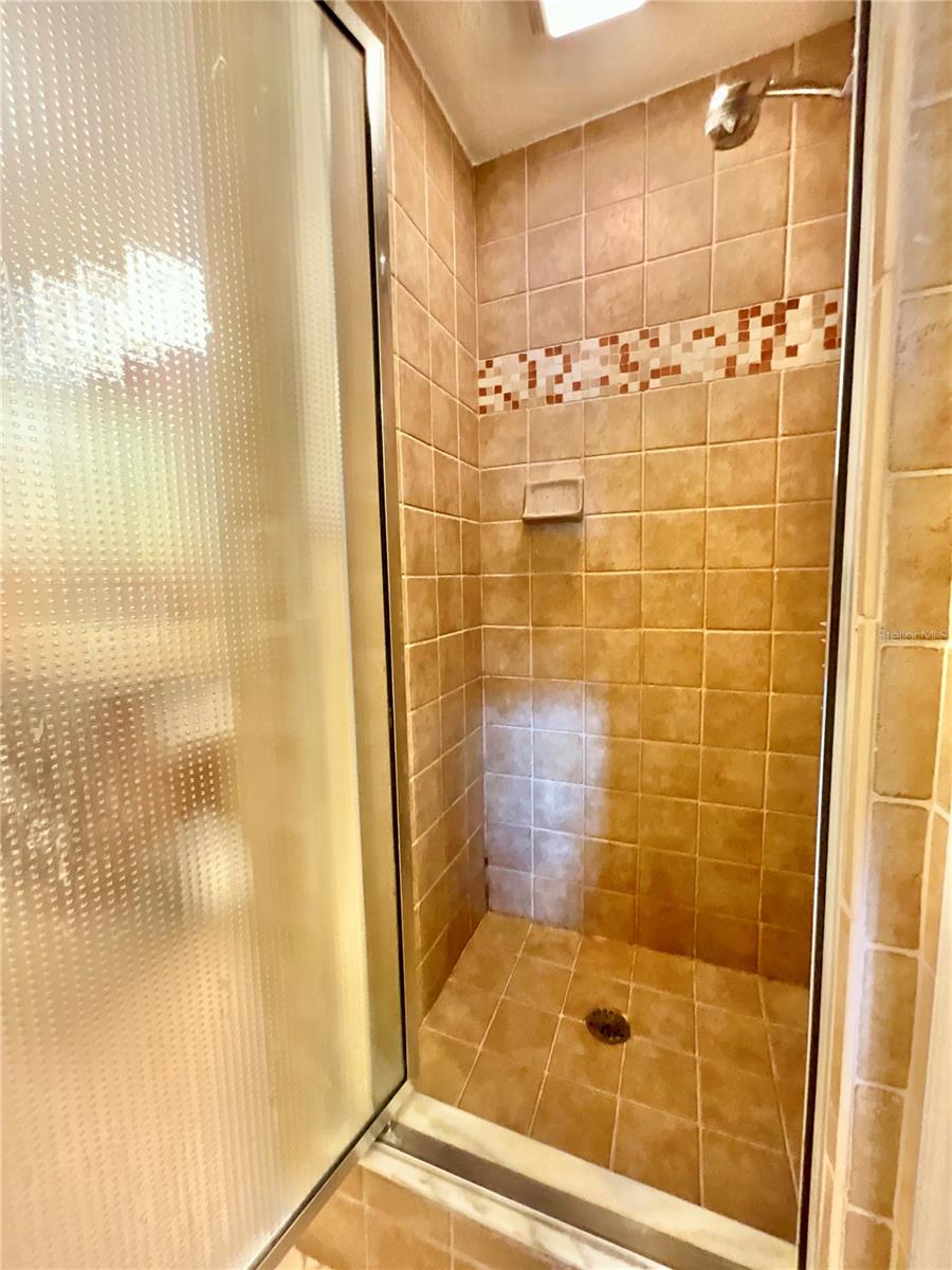 LAKE MCMEEKIN - Residential