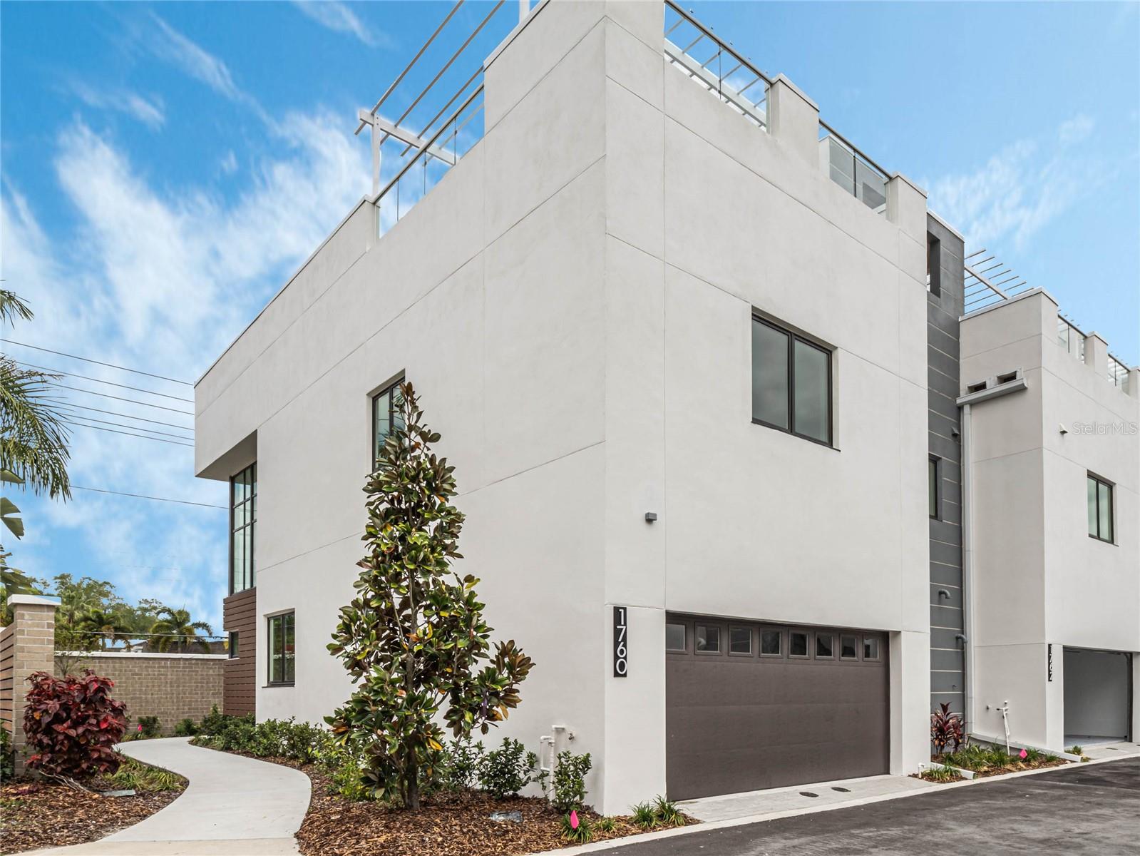 1760 MONDRIAN CIRCLE