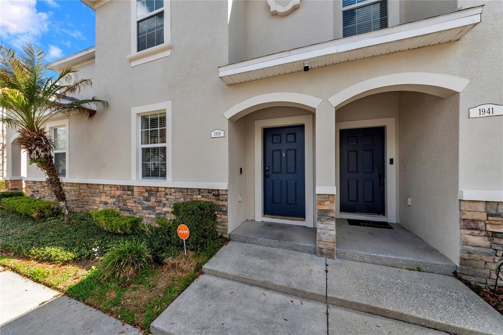 Photo of 1939 Greenwood Valley Drive, Plant City, FL 33563 (MLS # L4960110)