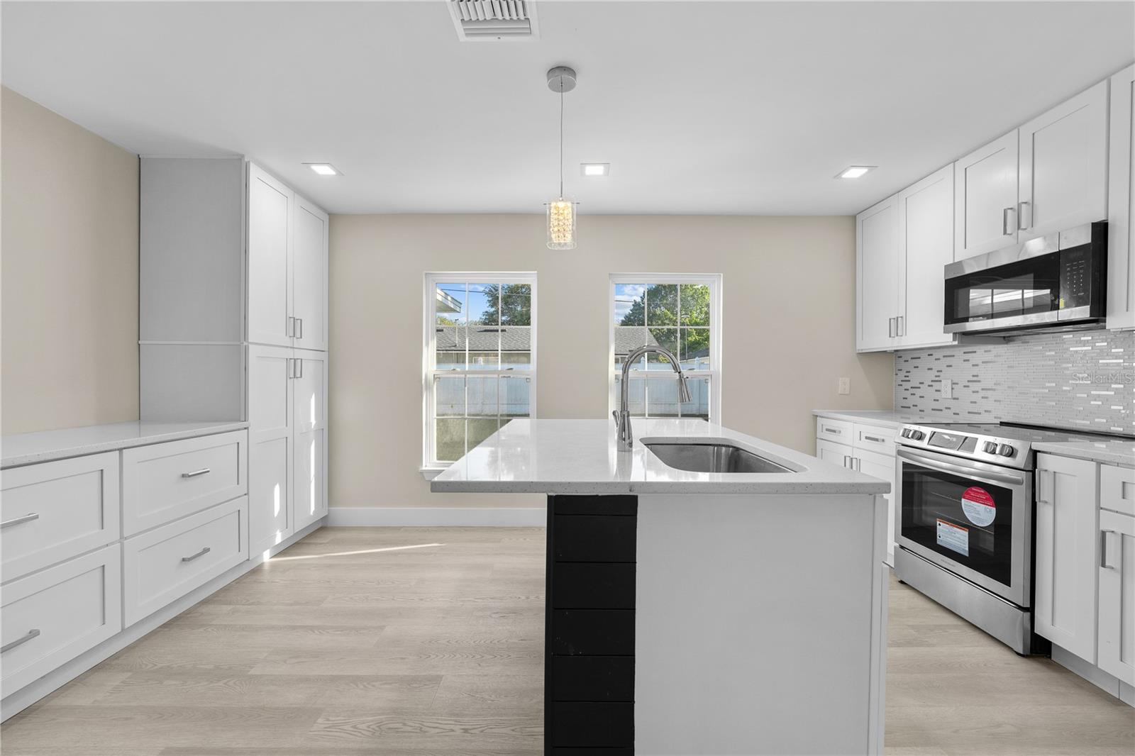 2418 WHITEHALL CIRCLE