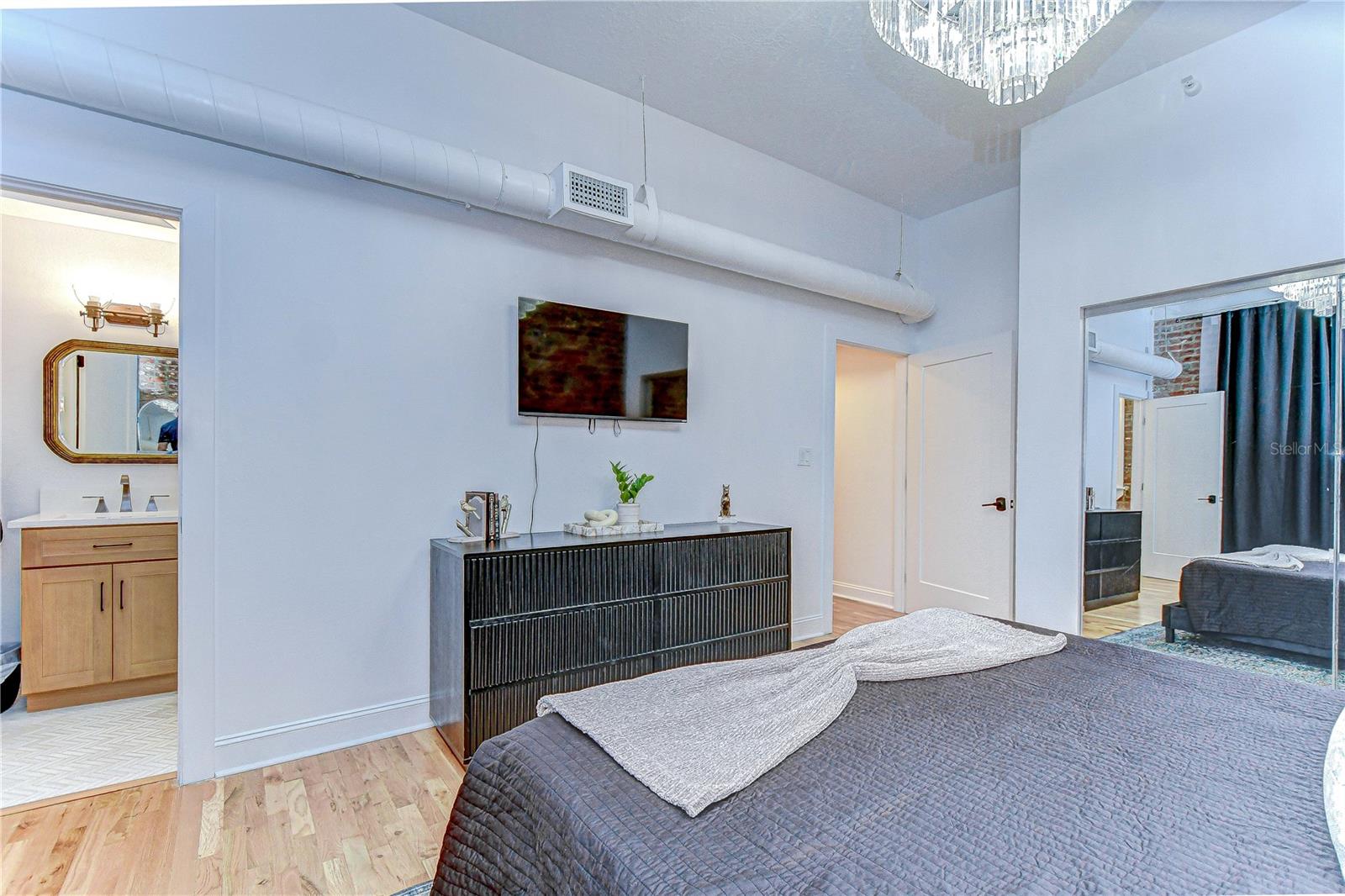 HOTEL DETROIT CONDO THE - Residential