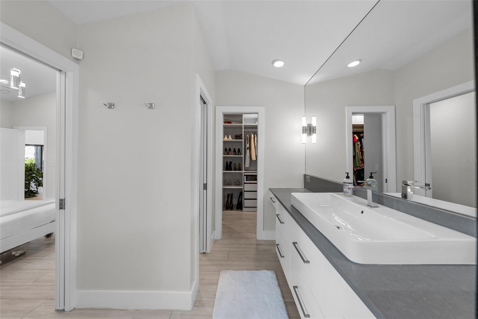 DAVIS ISLANDS PB10 PG52 TO 57 - Residential Lease