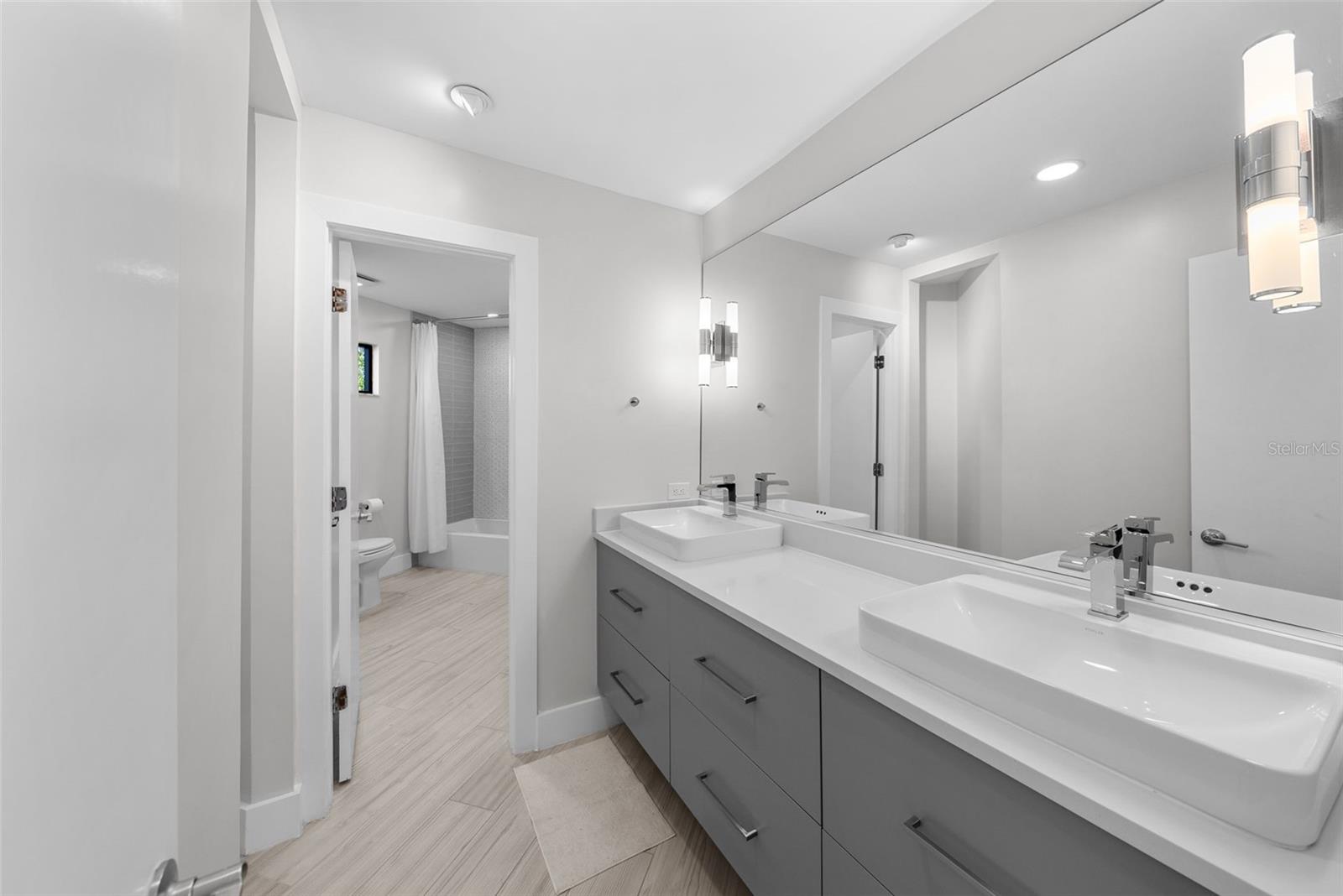 DAVIS ISLANDS PB10 PG52 TO 57 - Residential Lease