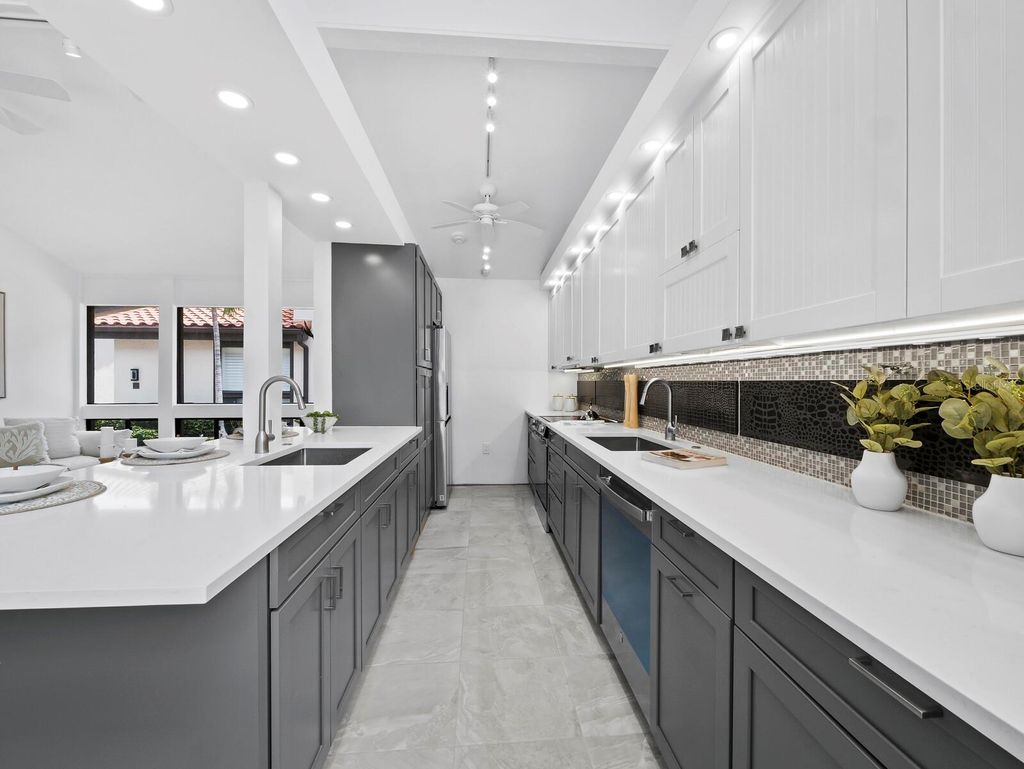 Photo of 800 S Blvd Of The Presidents #19, Sarasota, FL 34236 (MLS # A4675312)