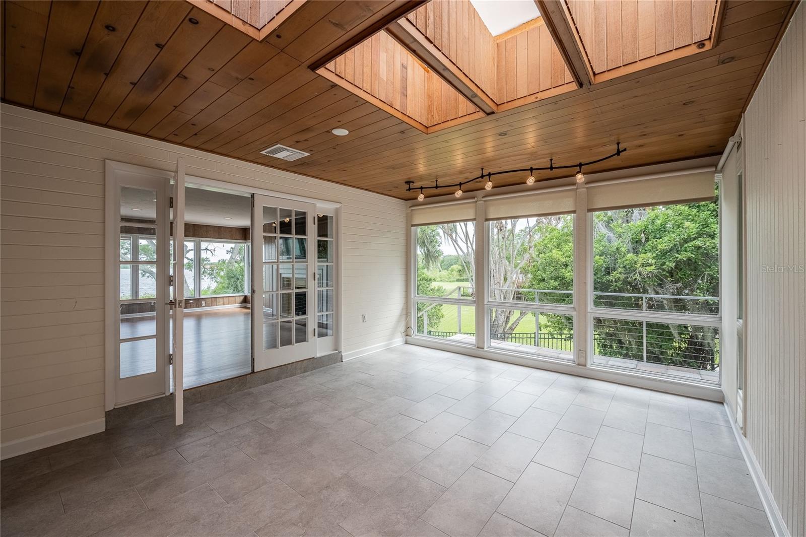 DIXIELAND REV - Residential