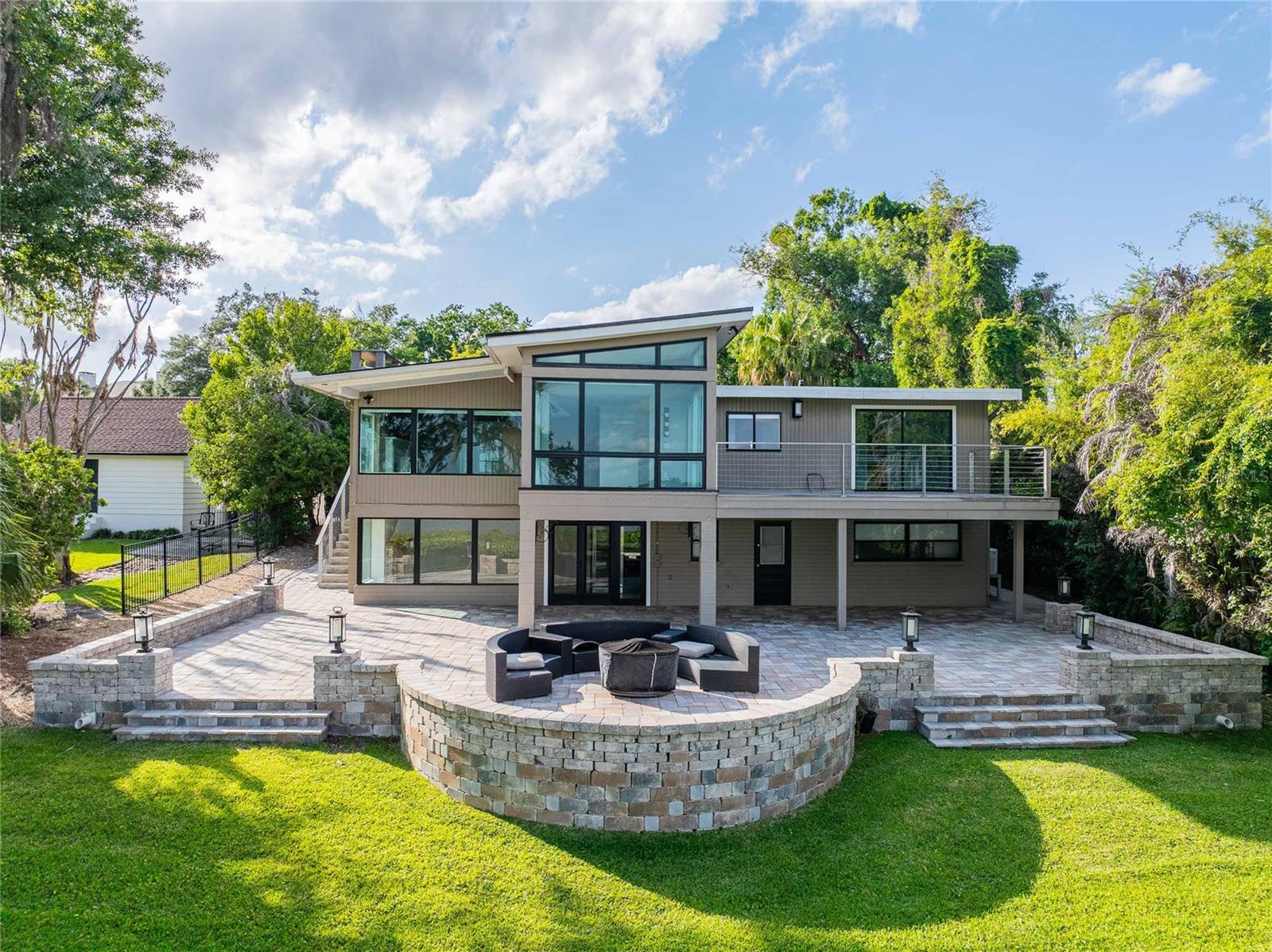 7 LAKE HOLLINGSWORTH DRIVE