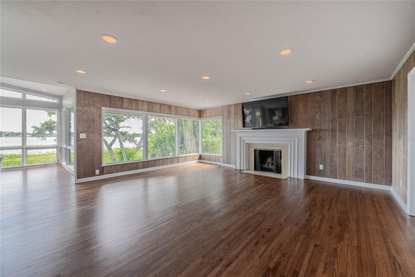 DIXIELAND REV - Residential
