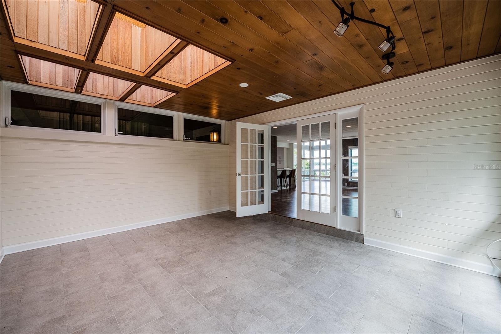 DIXIELAND REV - Residential