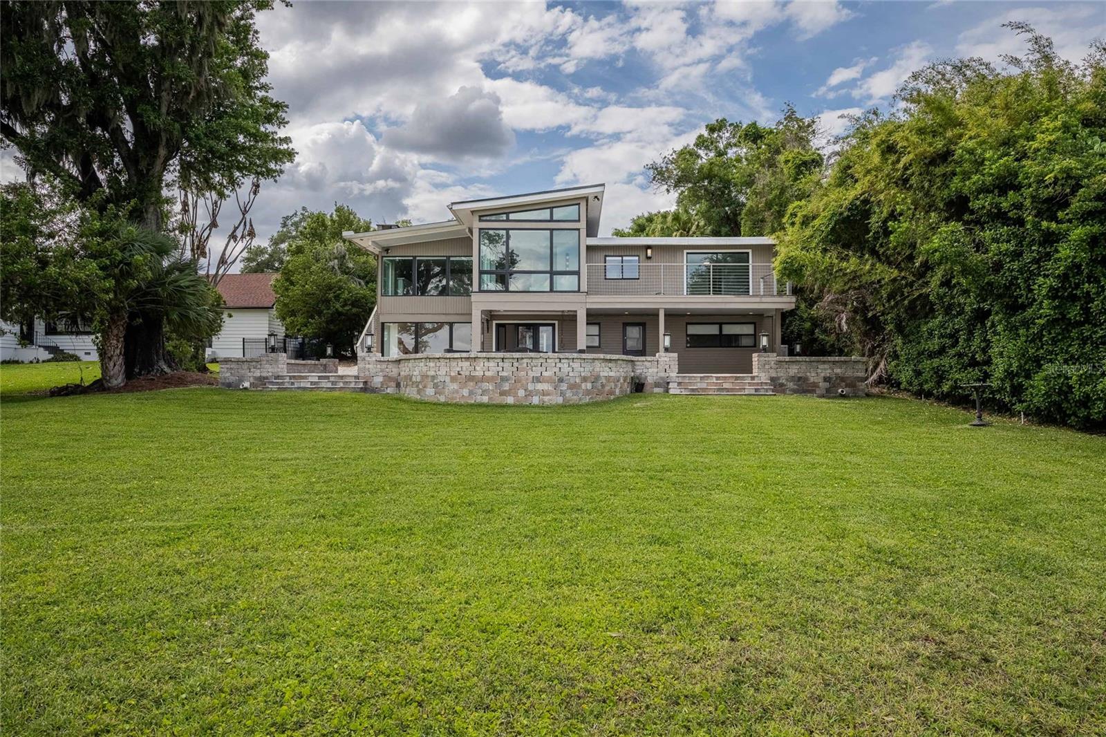 7 LAKE HOLLINGSWORTH DRIVE