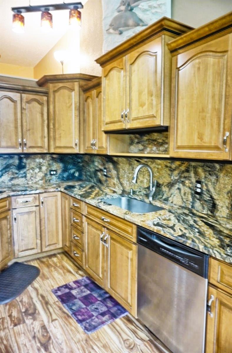 1873 MAZO MANOR 5