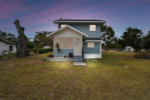 A home in LAKELAND