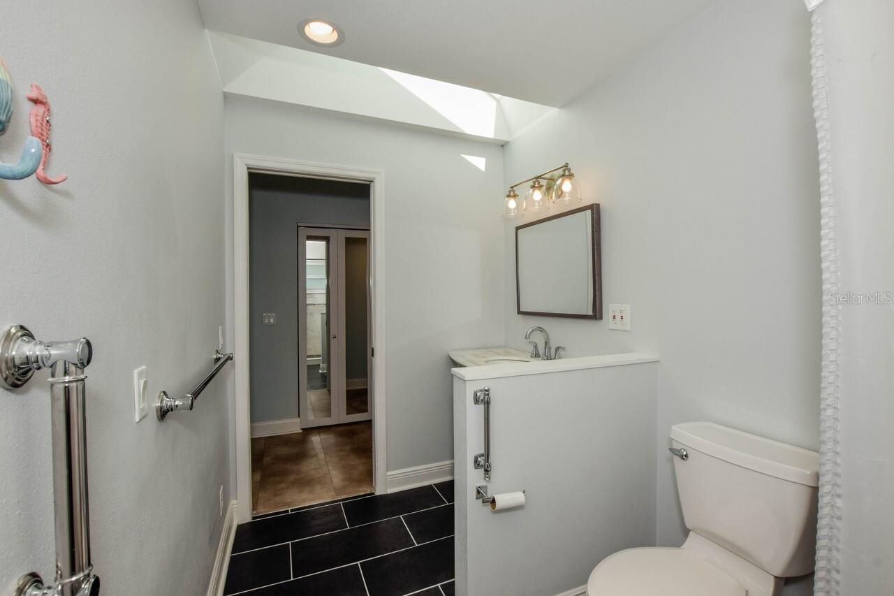 HARRINGTON LAKE - Residential