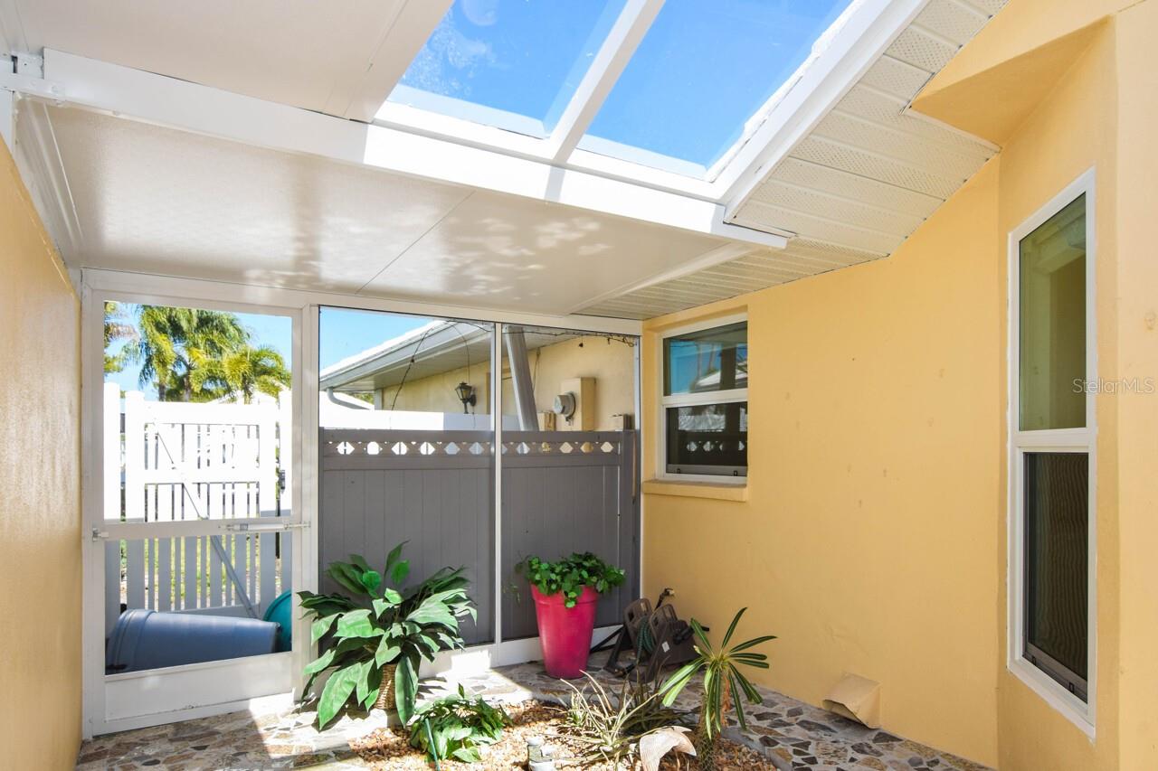 HARRINGTON LAKE - Residential