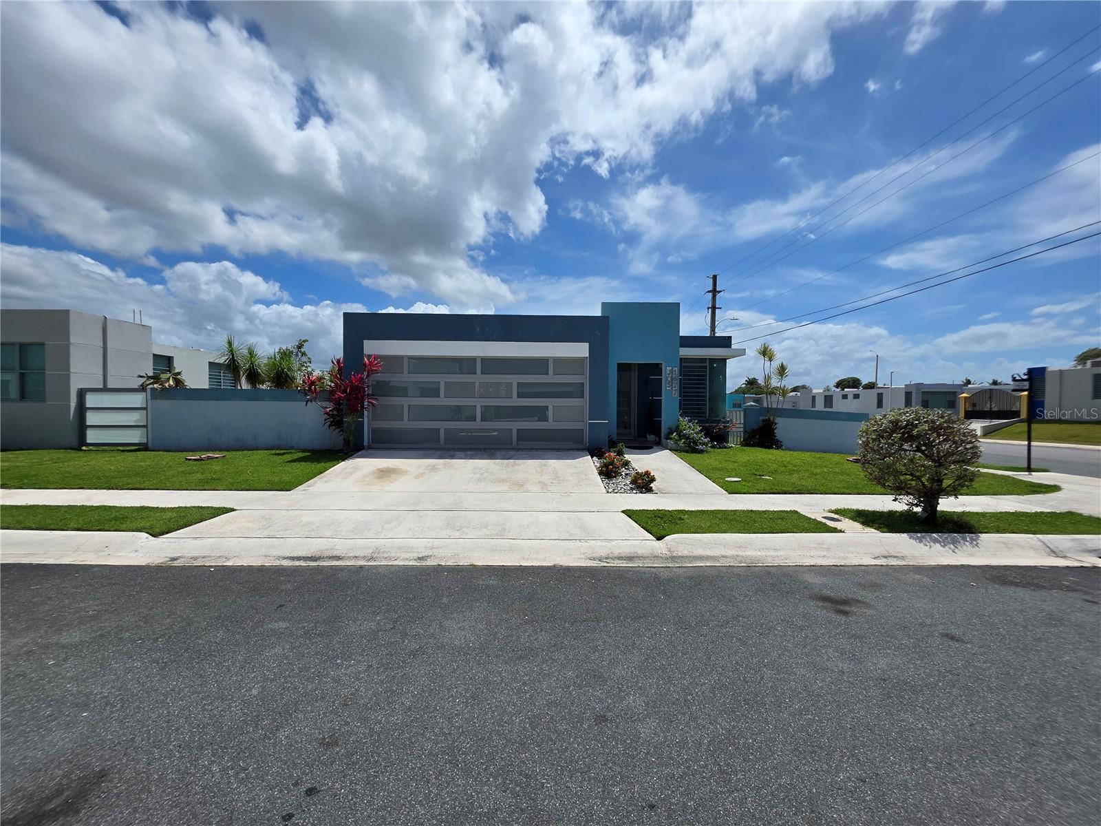 URB ISLA DE ROQUE - Residential