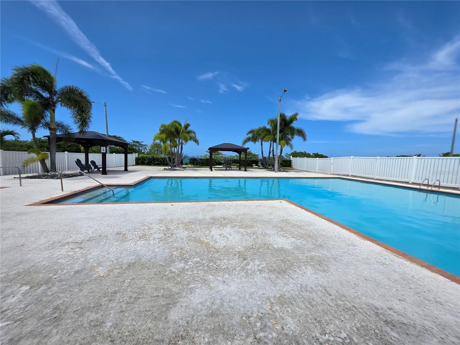 URB ISLA DE ROQUE - Residential