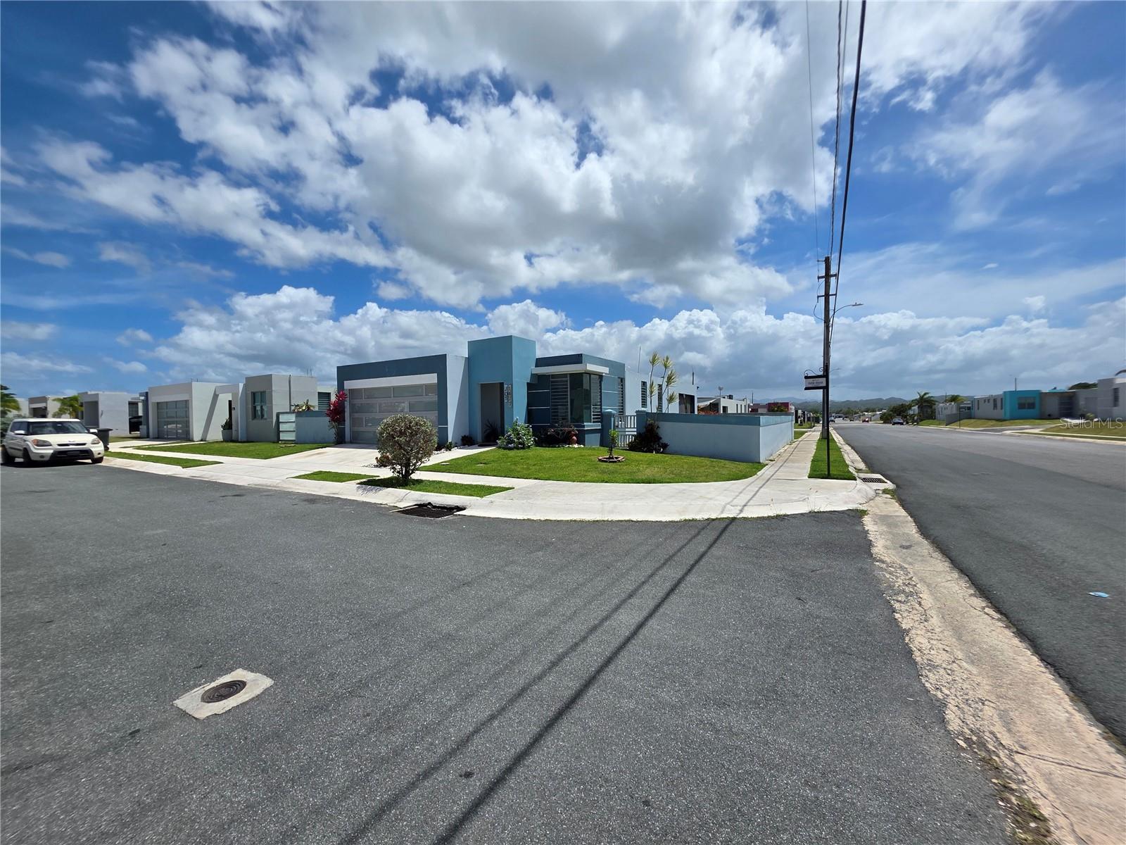 URB ISLA DE ROQUE - Residential