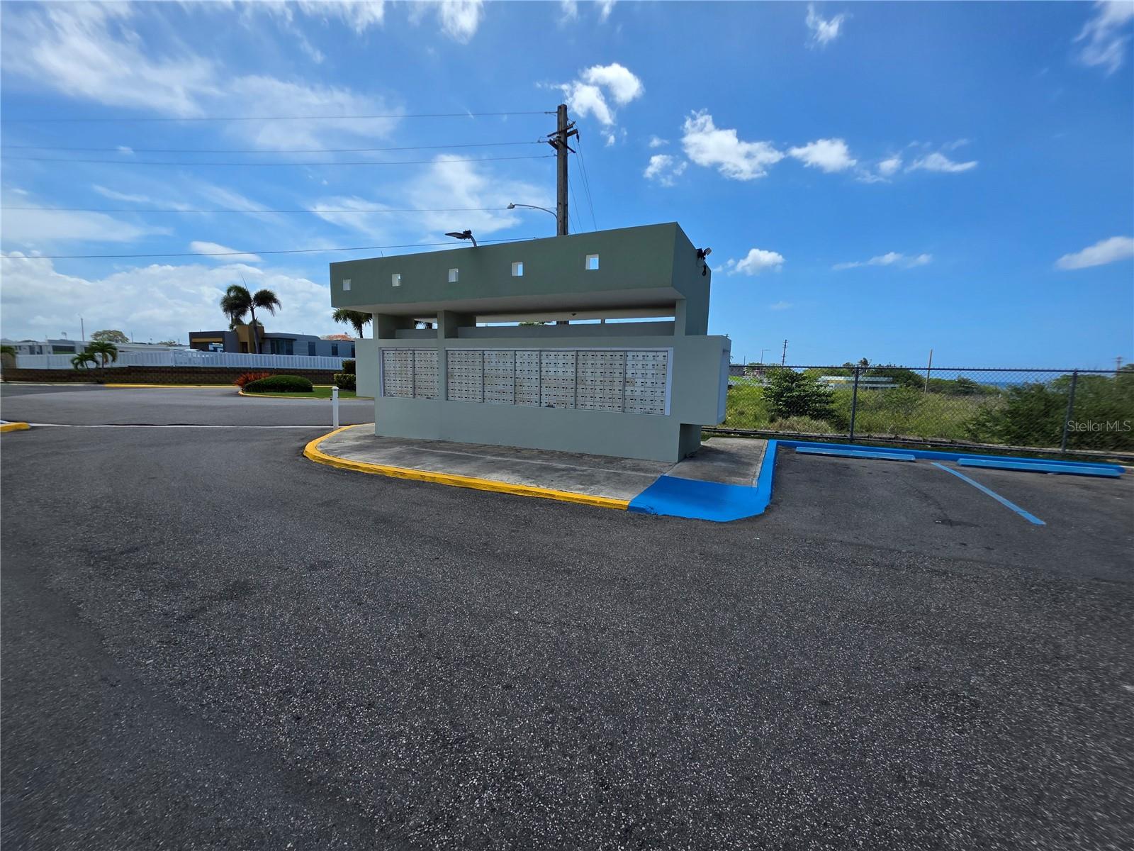 URB ISLA DE ROQUE - Residential