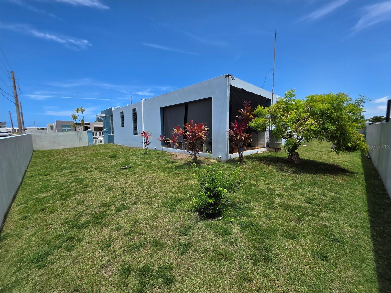 URB ISLA DE ROQUE - Residential