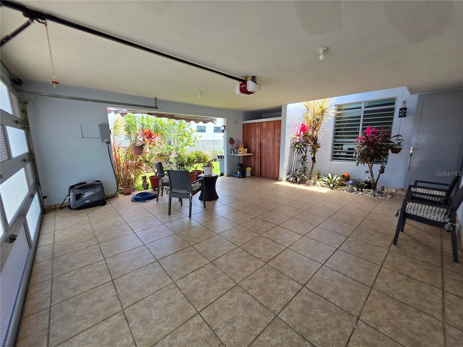 URB ISLA DE ROQUE - Residential