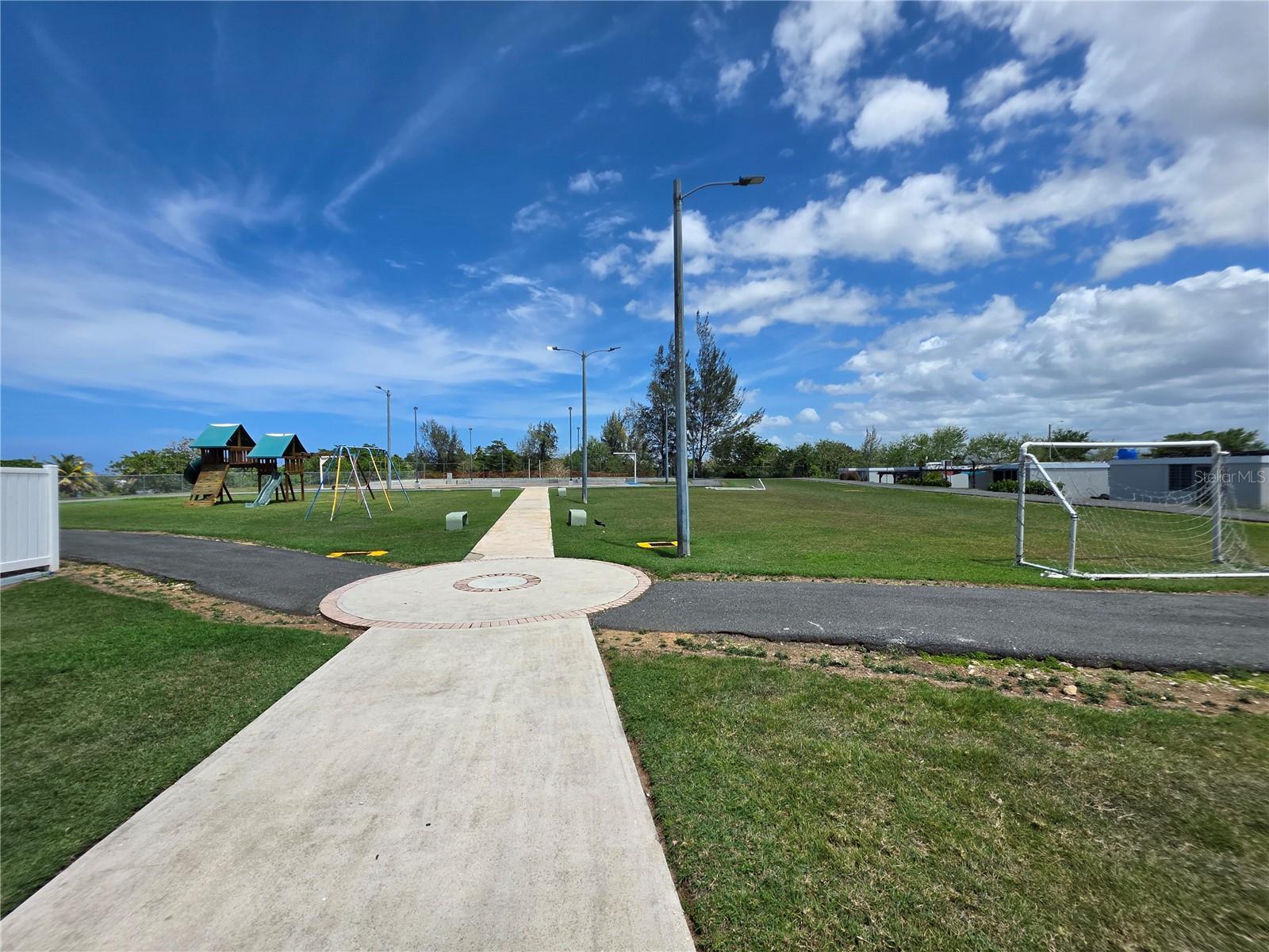 URB ISLA DE ROQUE - Residential