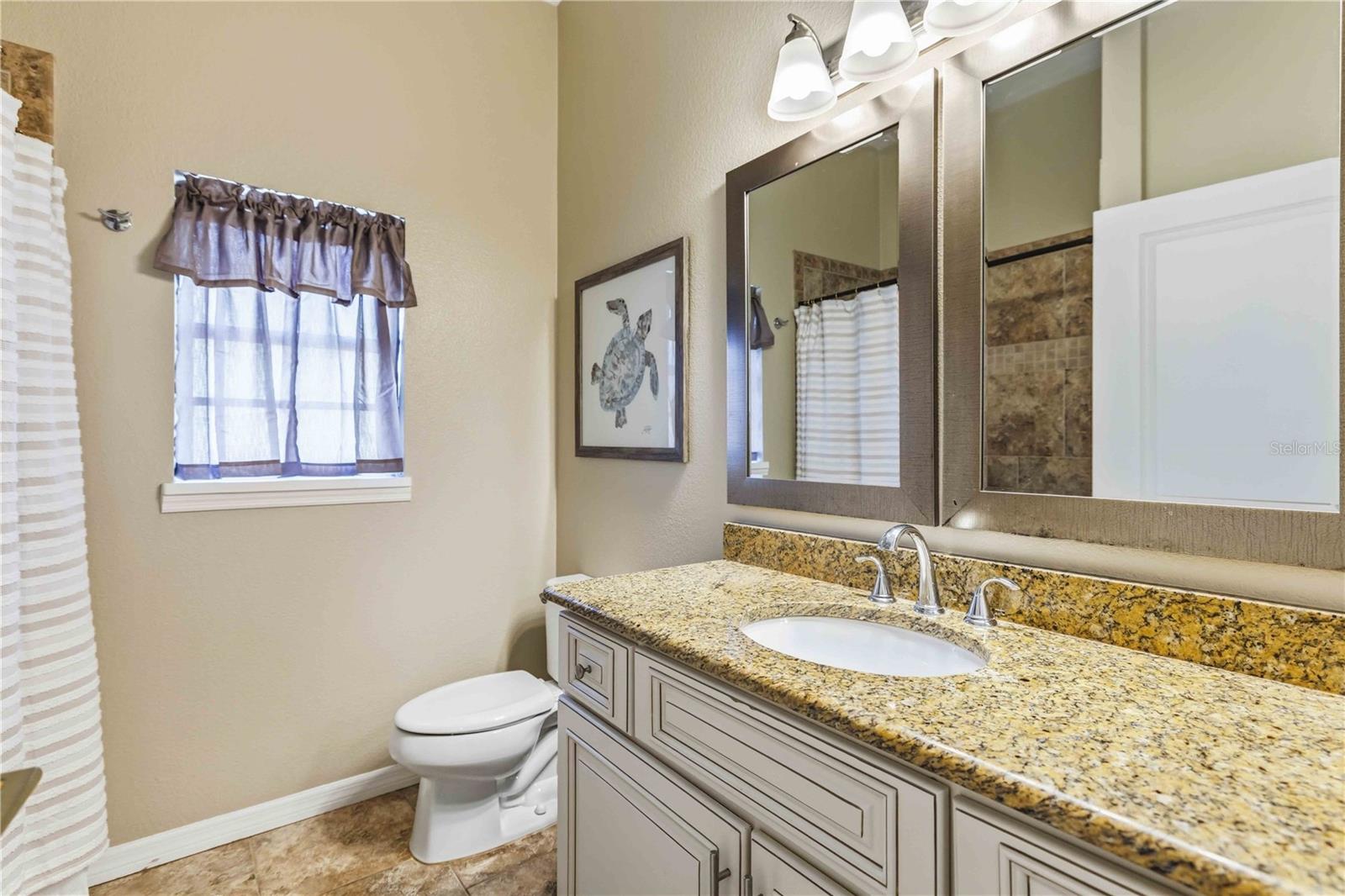 HAMLETS GROVE - Residential