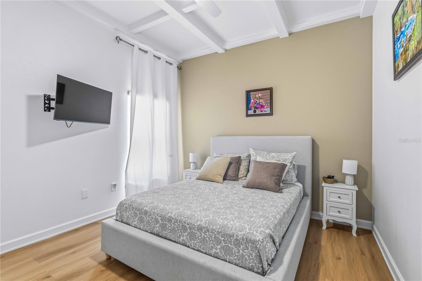 HAMLETS GROVE - Residential