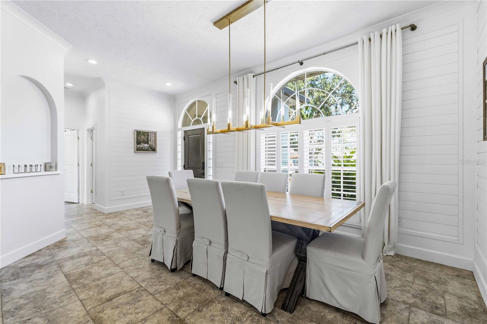 HAMLETS GROVE - Residential