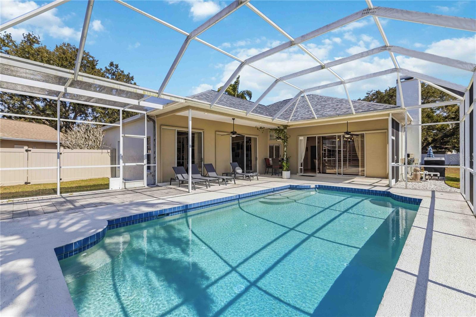 HAMLETS GROVE - Residential