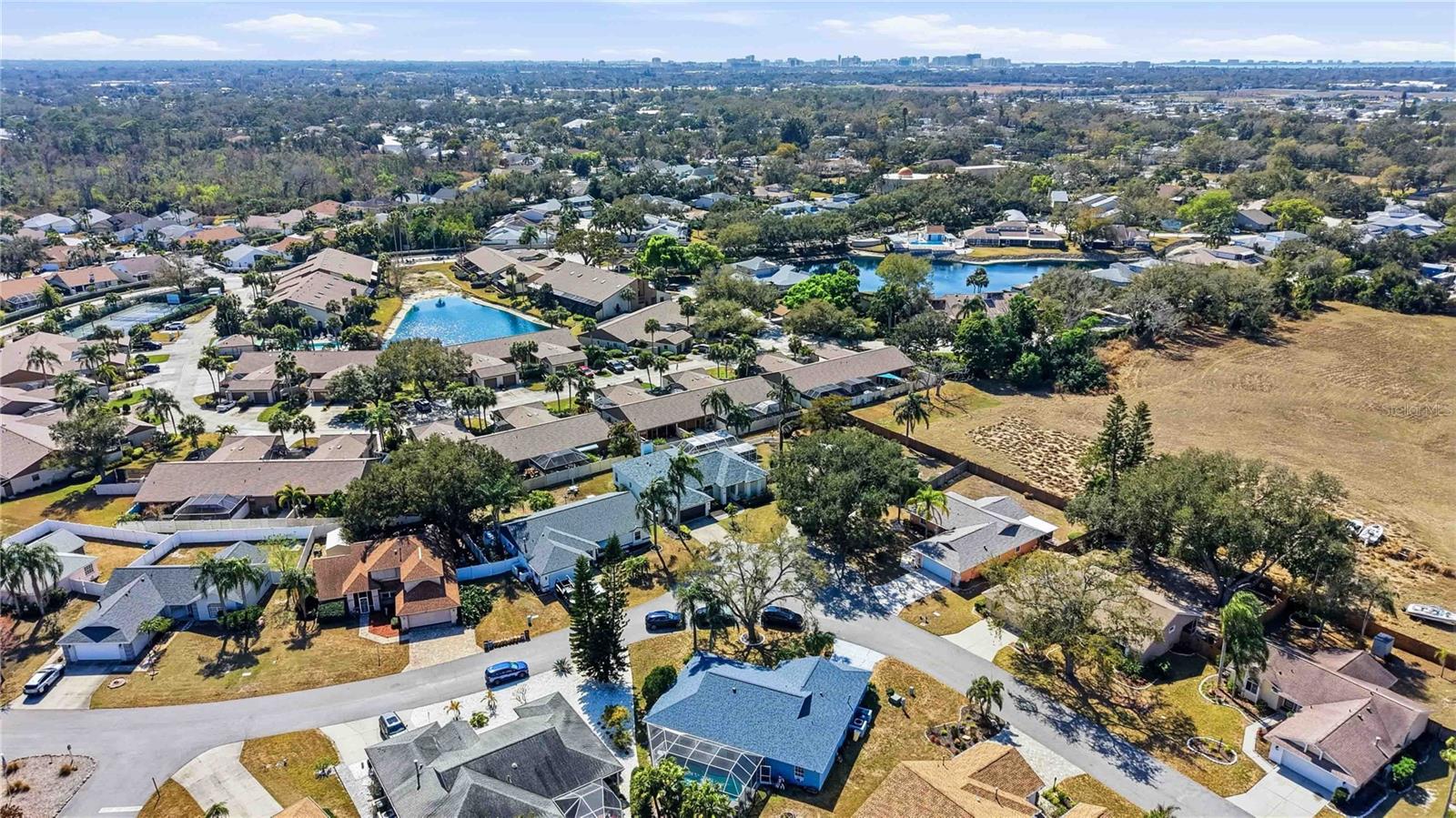 HAMLETS GROVE - Residential