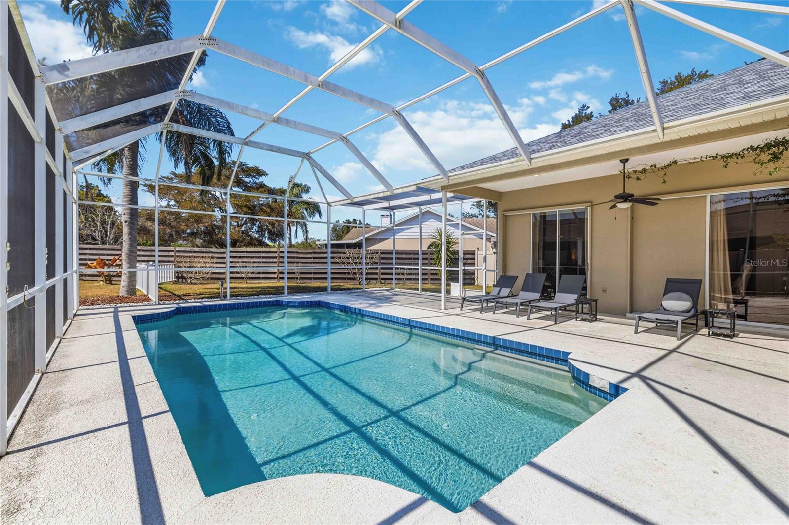 HAMLETS GROVE - Residential