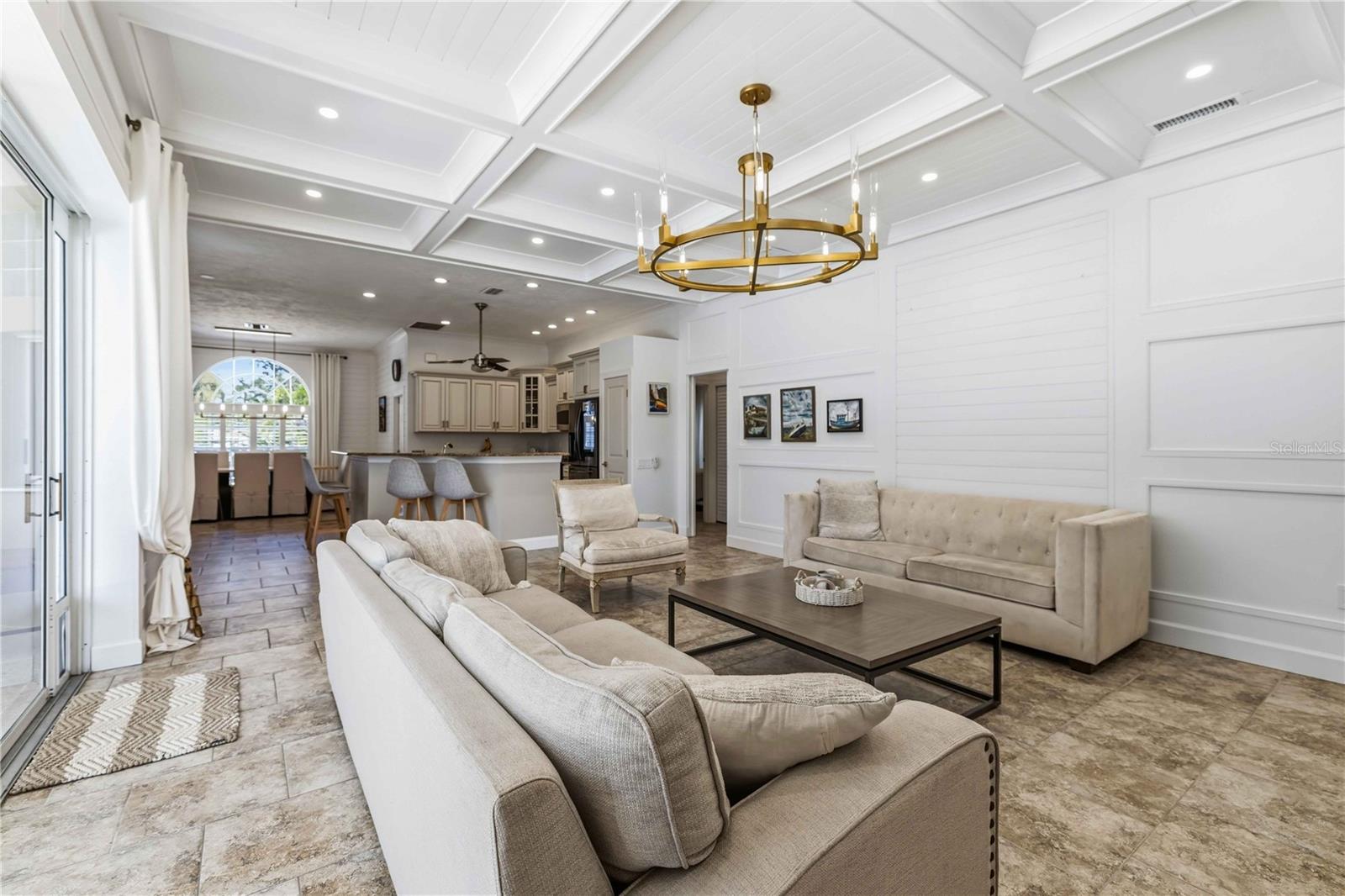 HAMLETS GROVE - Residential