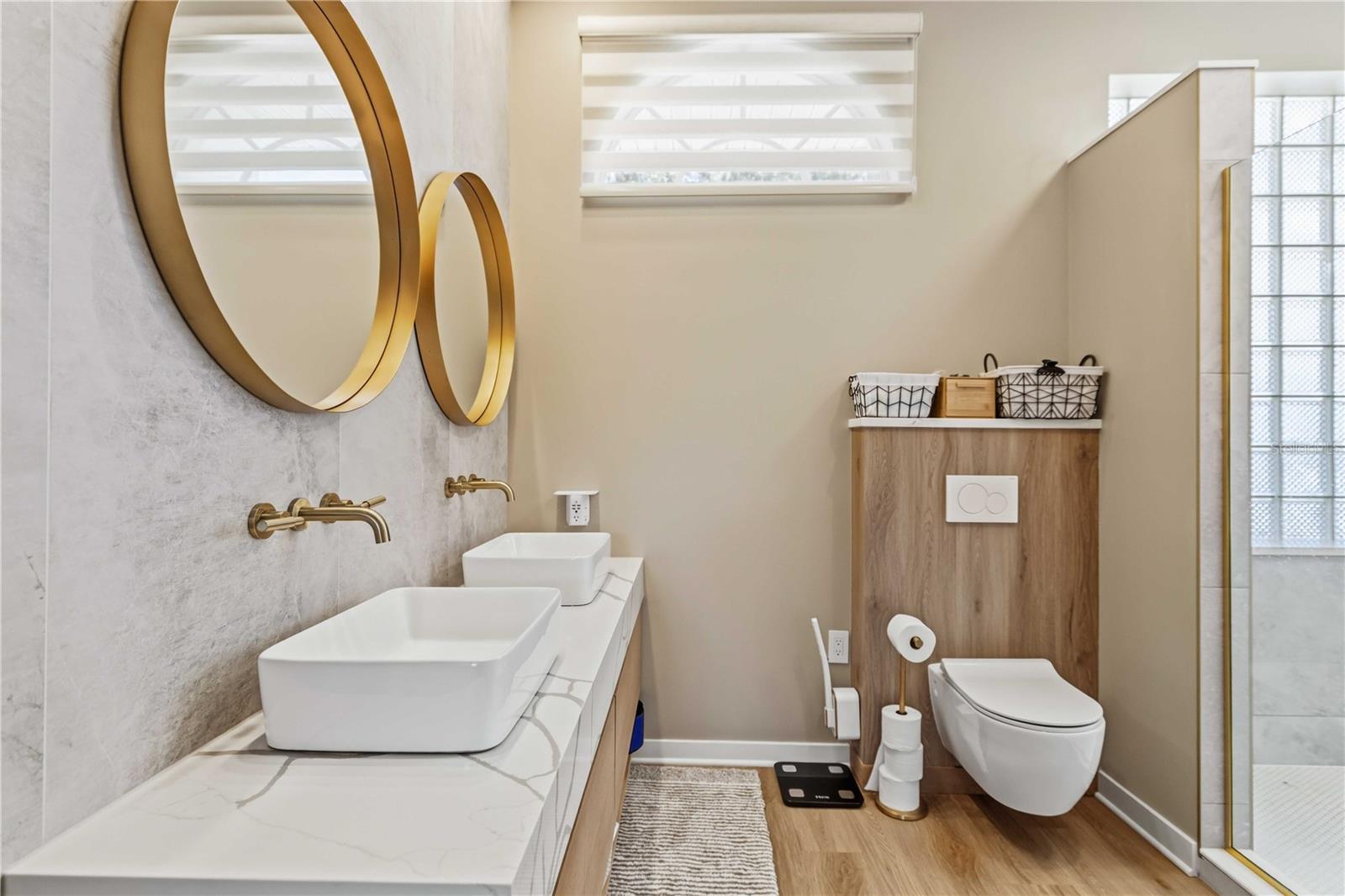 HAMLETS GROVE - Residential