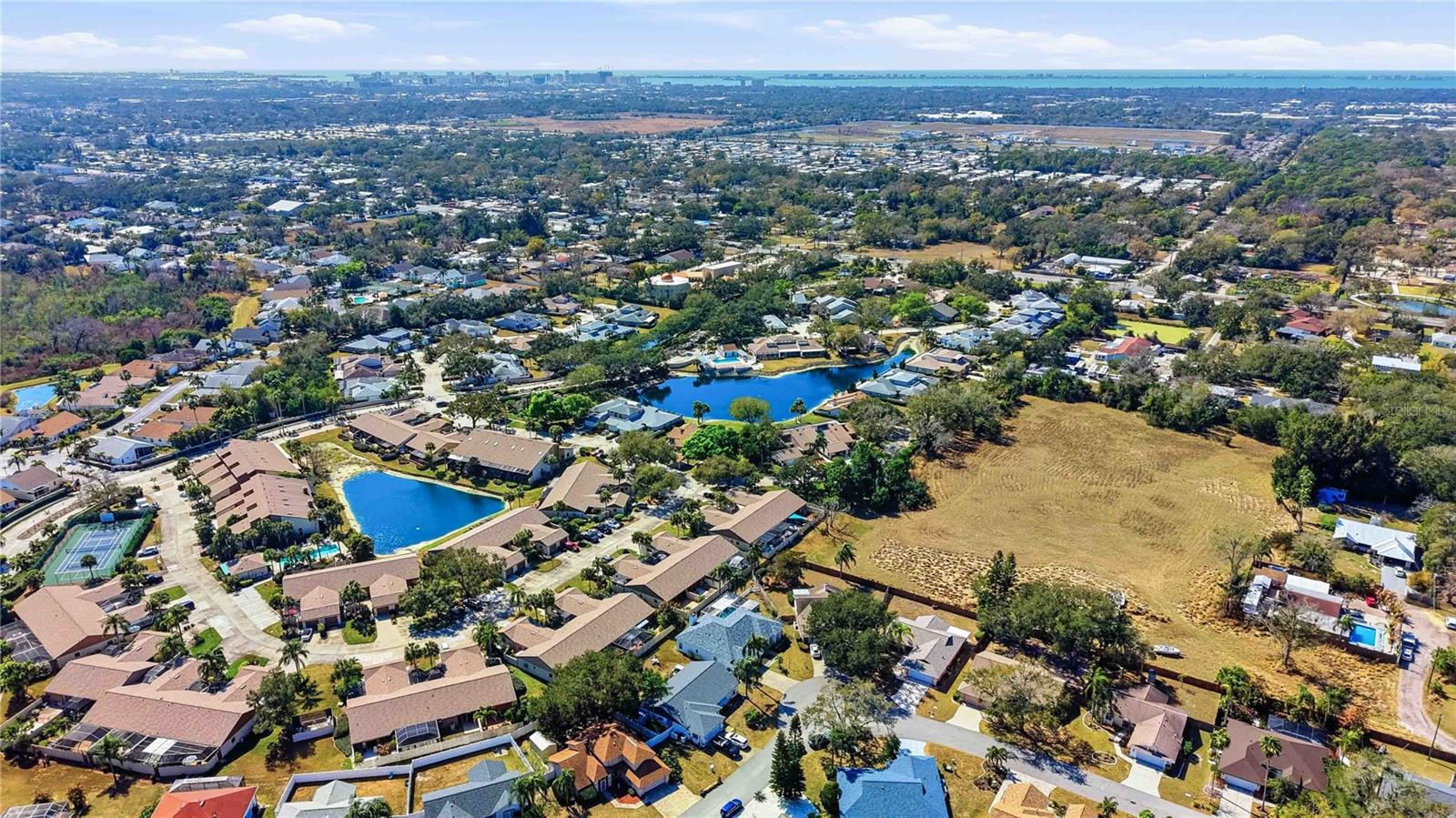 HAMLETS GROVE - Residential