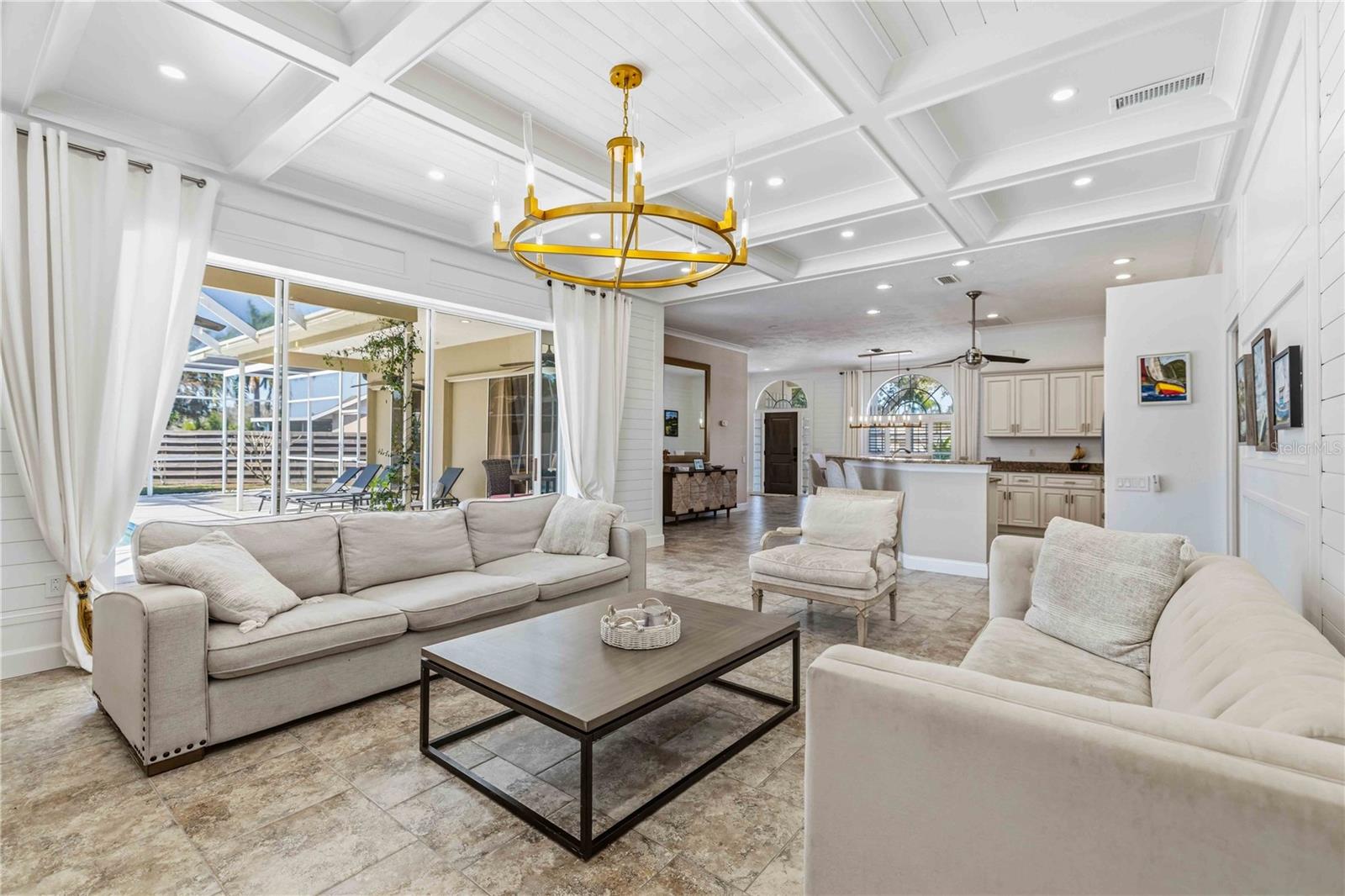 HAMLETS GROVE - Residential