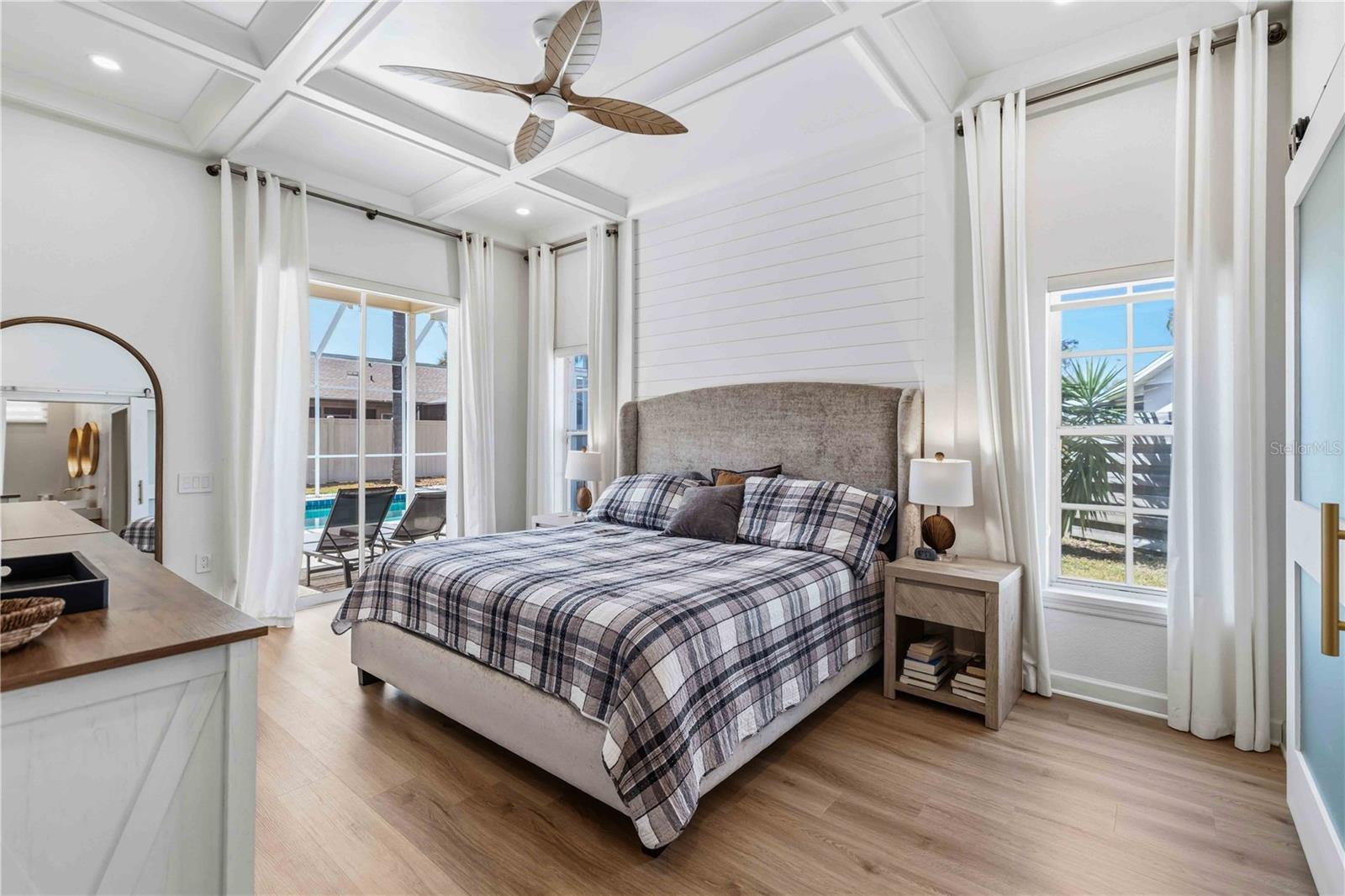 HAMLETS GROVE - Residential