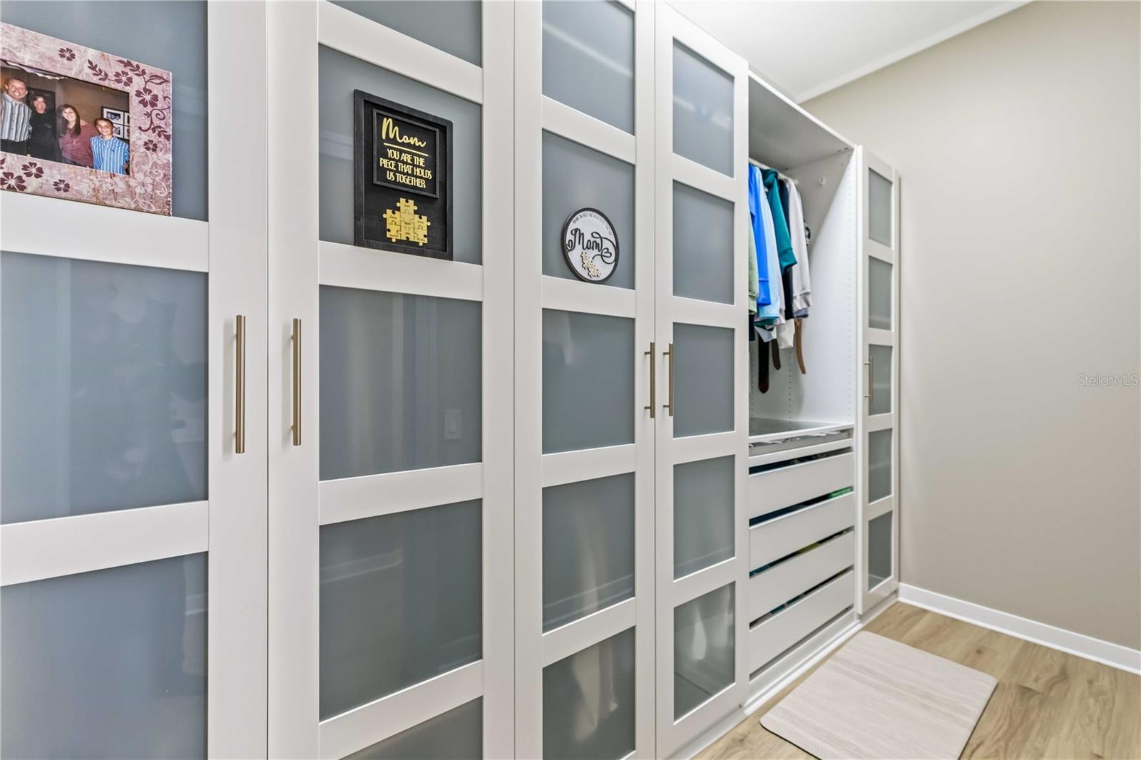 HAMLETS GROVE - Residential